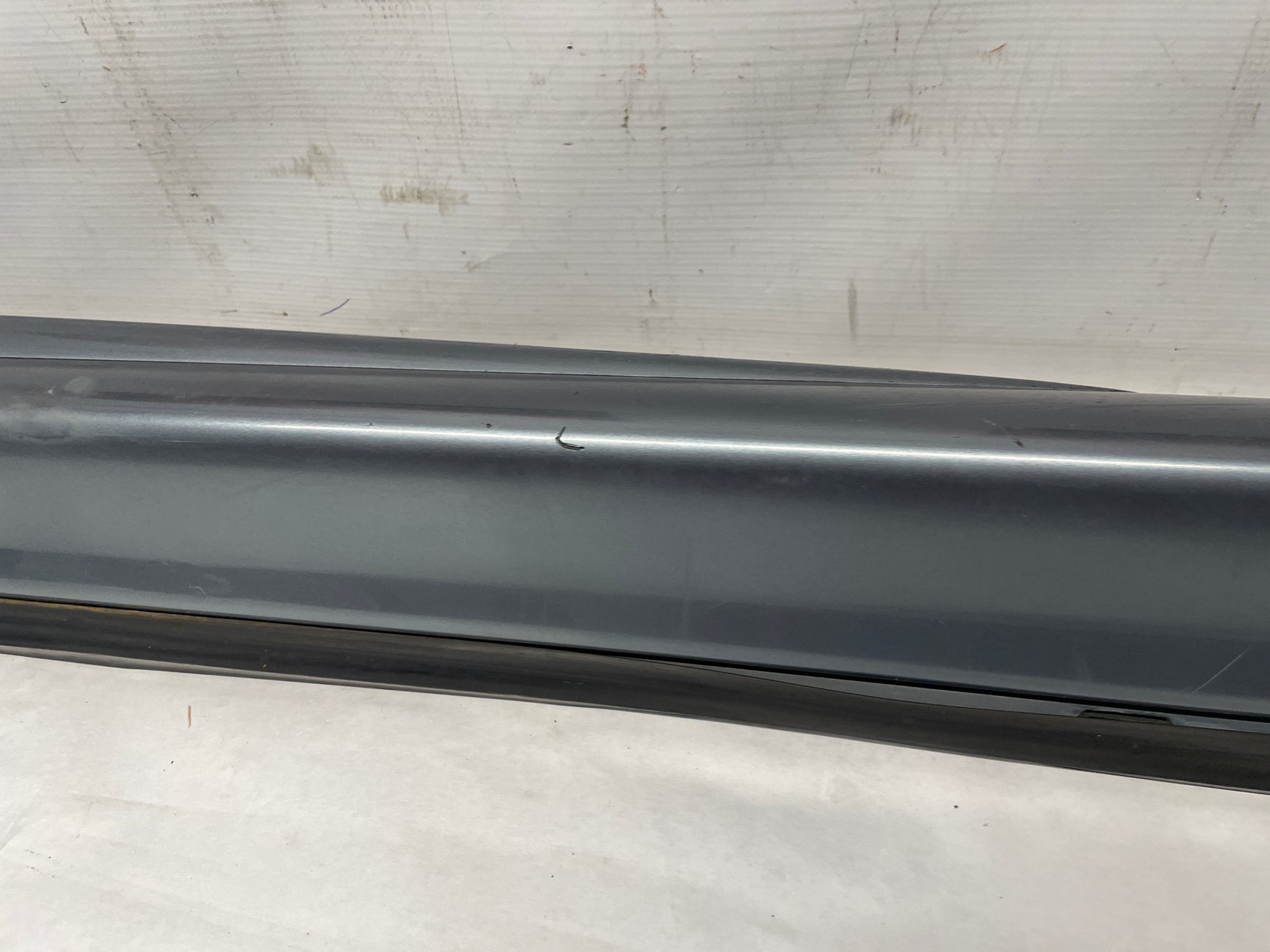 2006 Pontiac GTO LH Driver Rocker Molding Side Skirt Trim Panel OEM - Day's Parts Yard