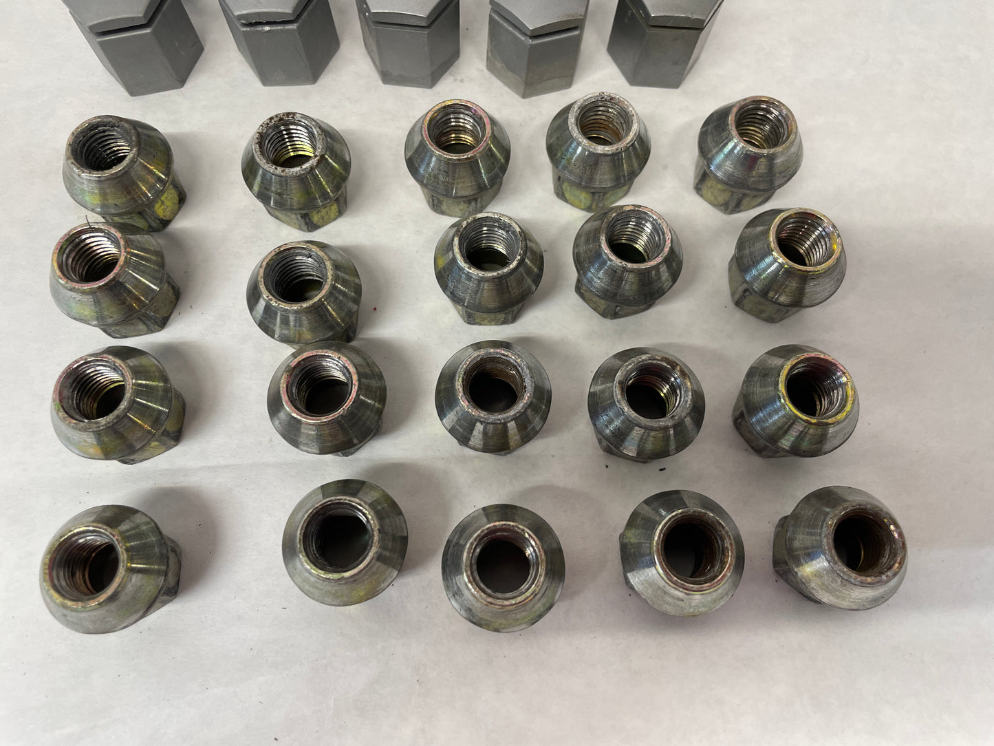 2005 Pontiac GTO Lug Nuts & Covers OEM - Day's Parts Yard