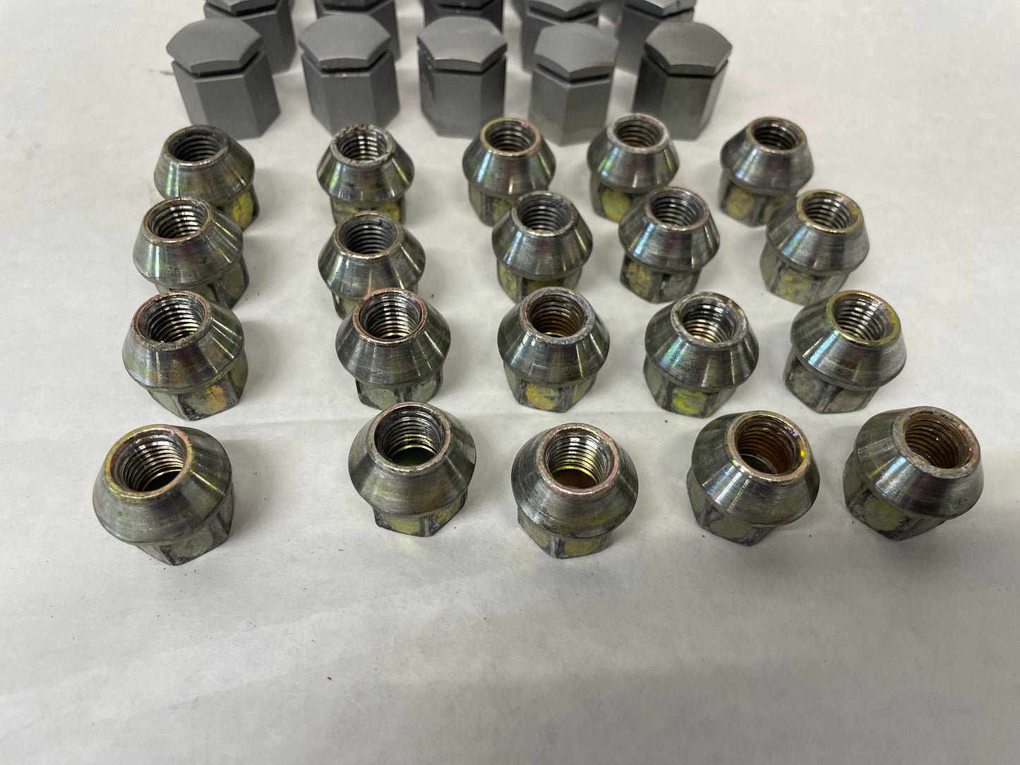 2005 Pontiac GTO Lug Nuts & Covers OEM - Day's Parts Yard