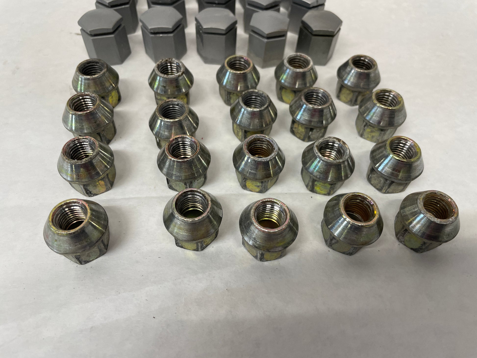 2005 Pontiac GTO Lug Nuts & Covers OEM - Day's Parts Yard