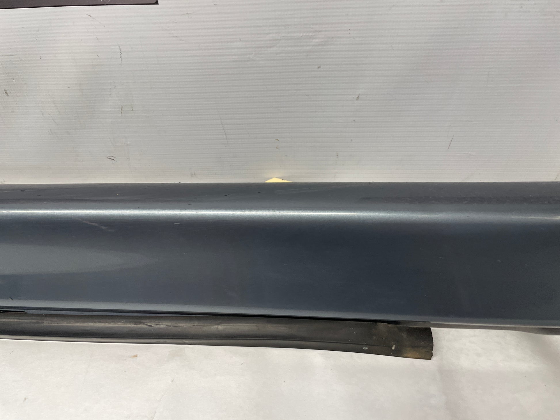 2006 Pontiac GTO LH Driver Rocker Molding Side Skirt Trim Panel OEM - Day's Parts Yard