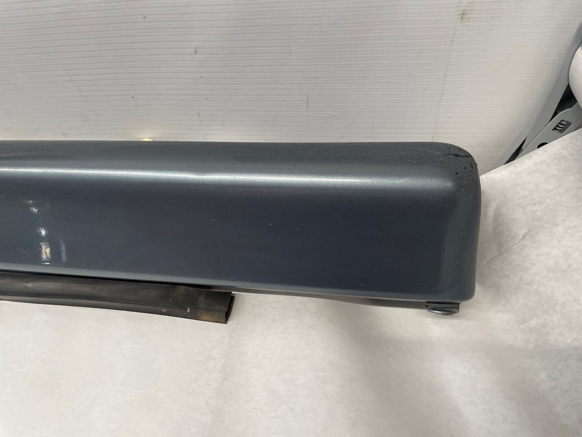 2006 Pontiac GTO LH Driver Rocker Molding Side Skirt Trim Panel OEM - Day's Parts Yard