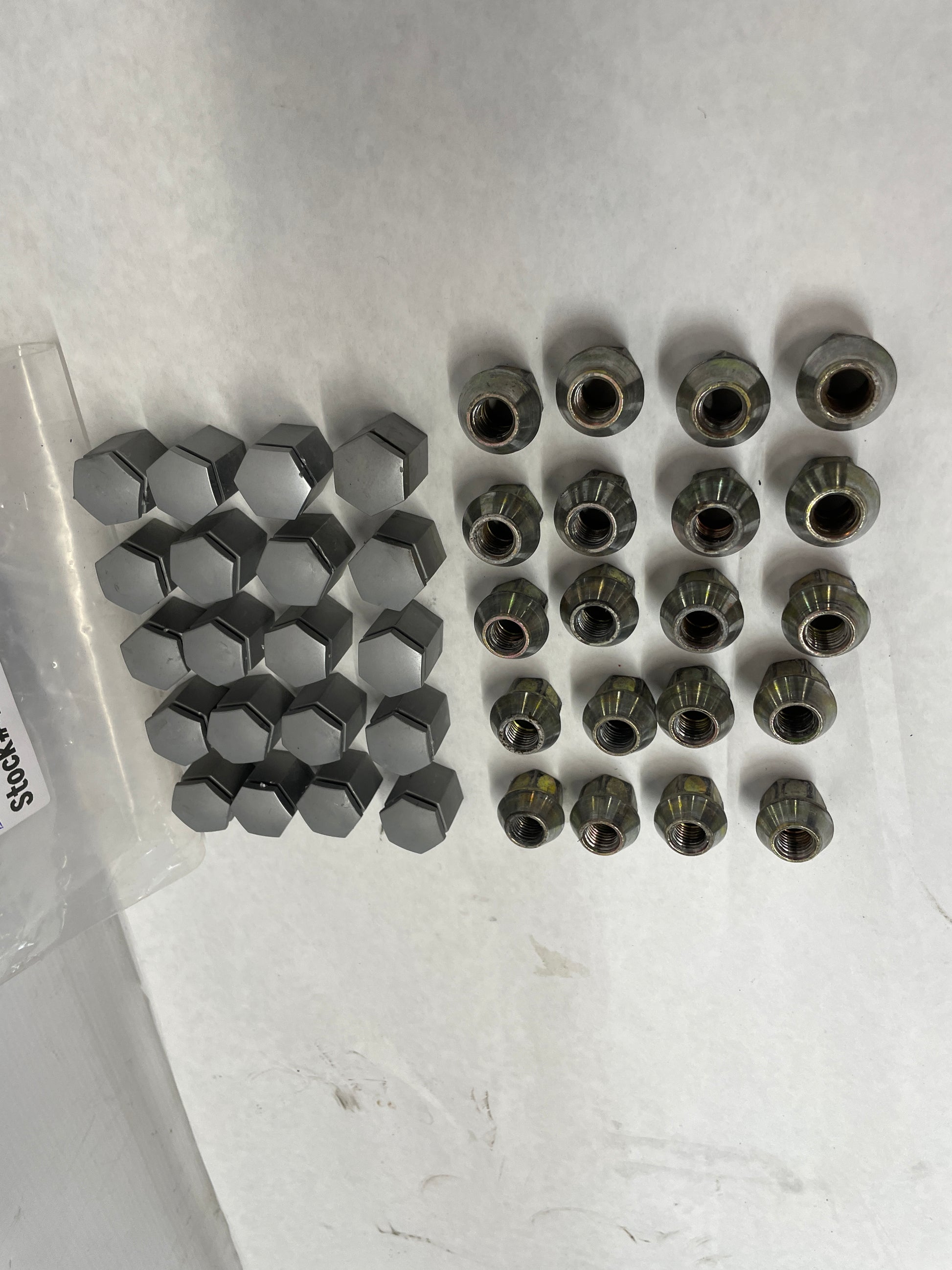 2005 Pontiac GTO Lug Nuts & Covers OEM - Day's Parts Yard