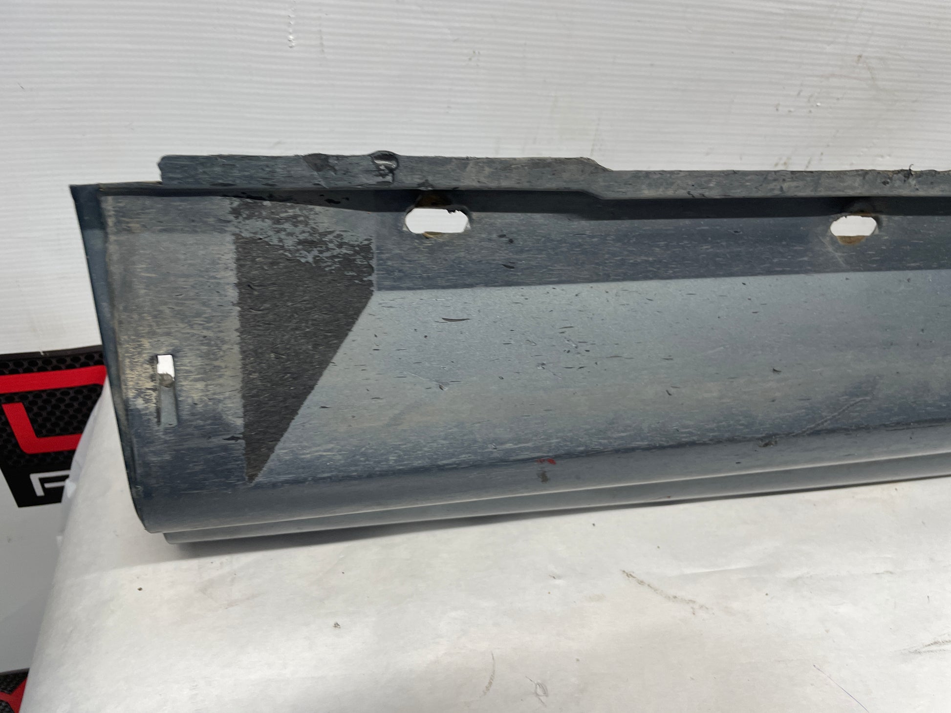 2006 Pontiac GTO LH Driver Rocker Molding Side Skirt Trim Panel OEM - Day's Parts Yard