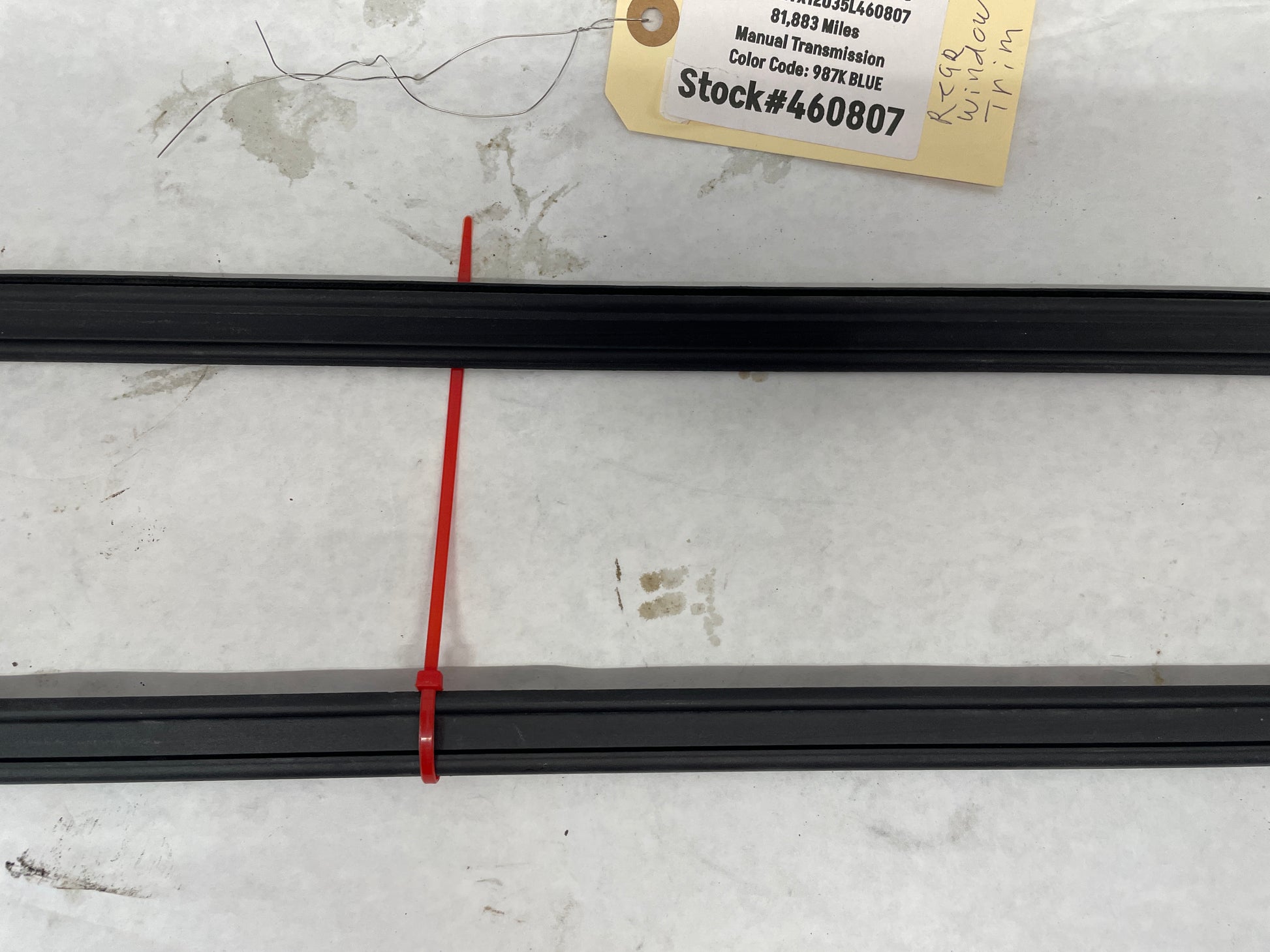 2005 Pontiac GTO RH & LH Rear Window Glass Trim Retainer Moldings OEM - Day's Parts Yard