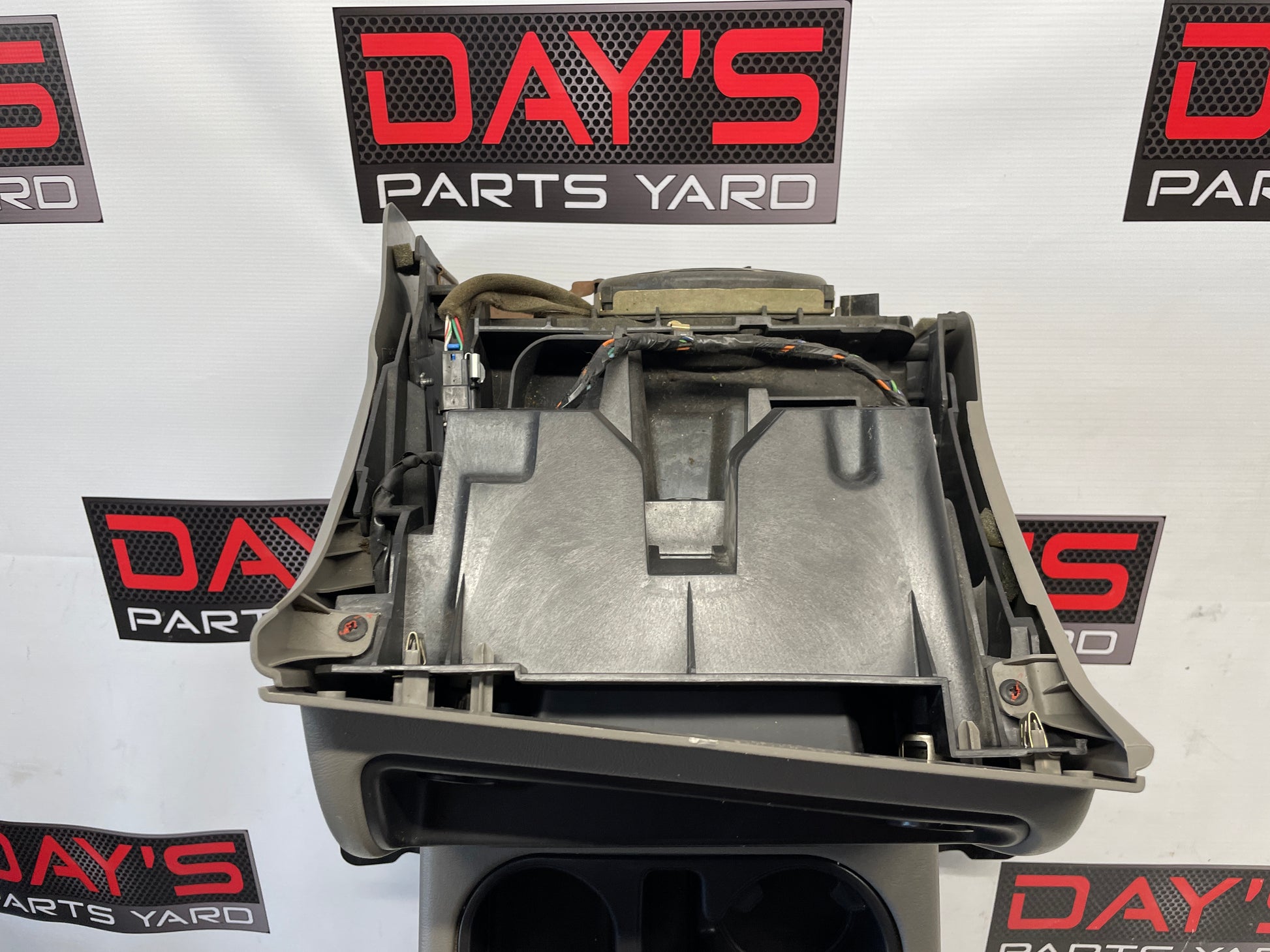 2003 Chevy Suburban Floor Center Console Arm Rest Assembly OEM - Day's Parts Yard
