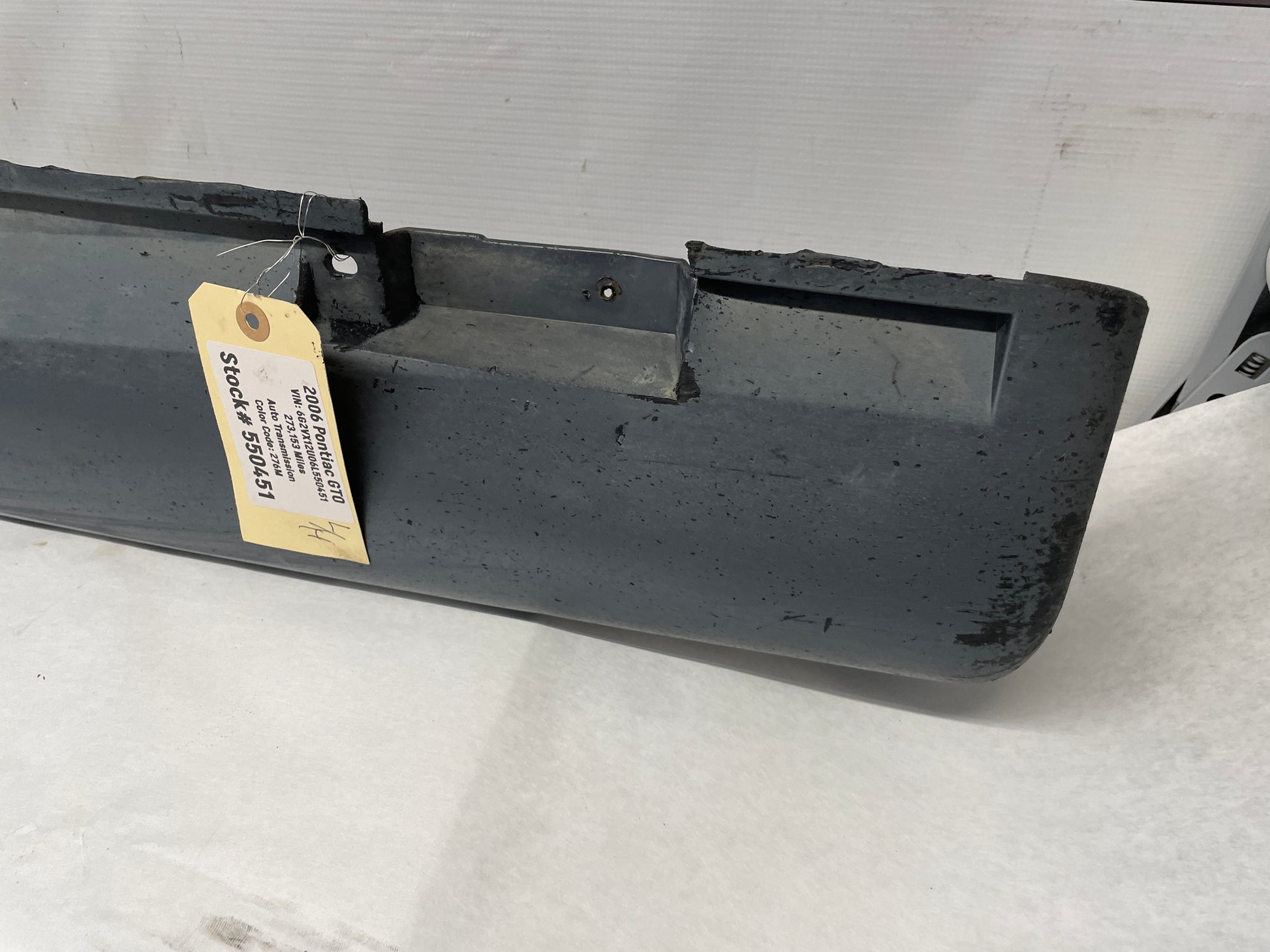 2006 Pontiac GTO LH Driver Rocker Molding Side Skirt Trim Panel OEM - Day's Parts Yard