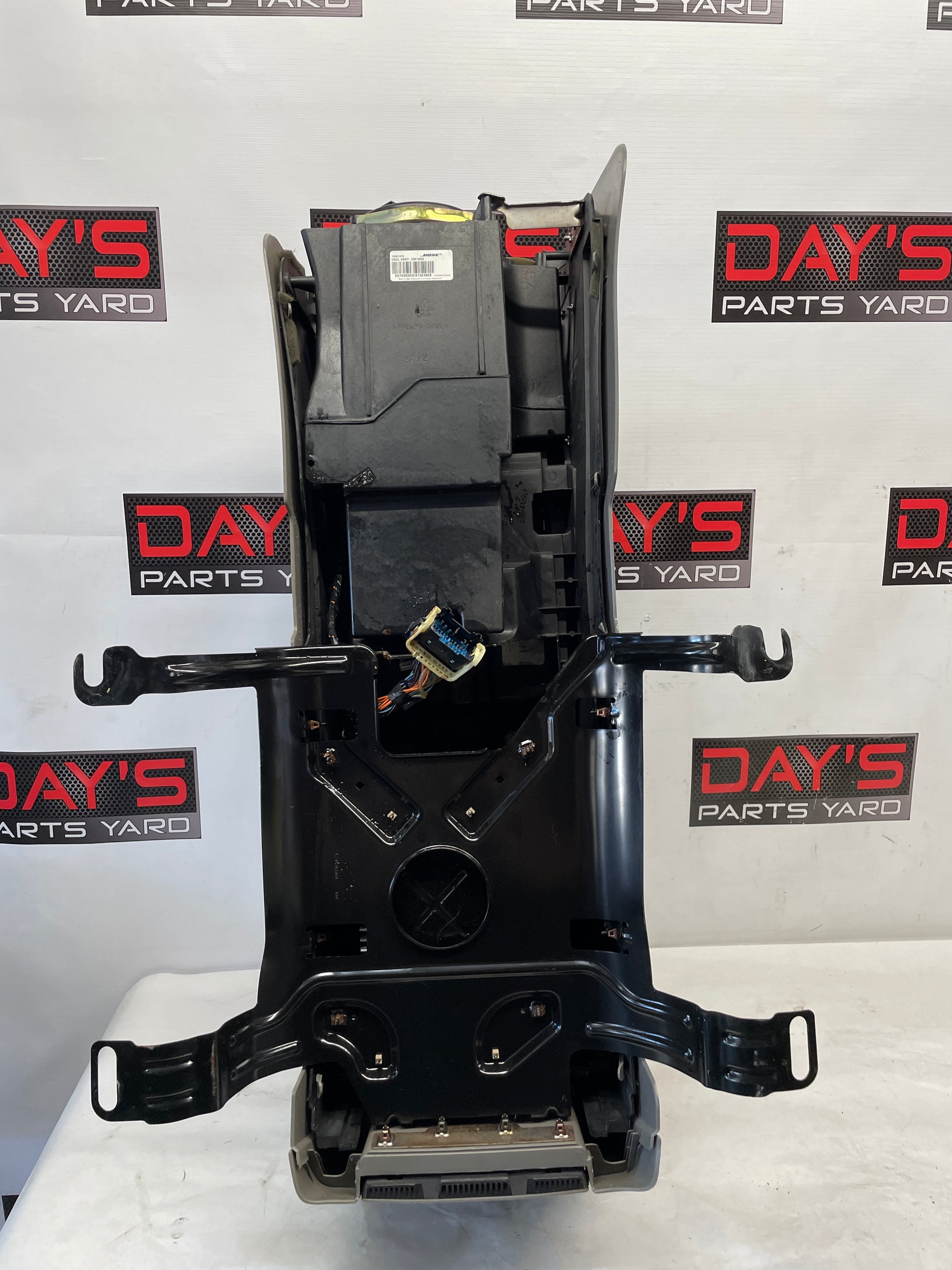 2003 Chevy Suburban Floor Center Console Arm Rest Assembly OEM - Day's Parts Yard