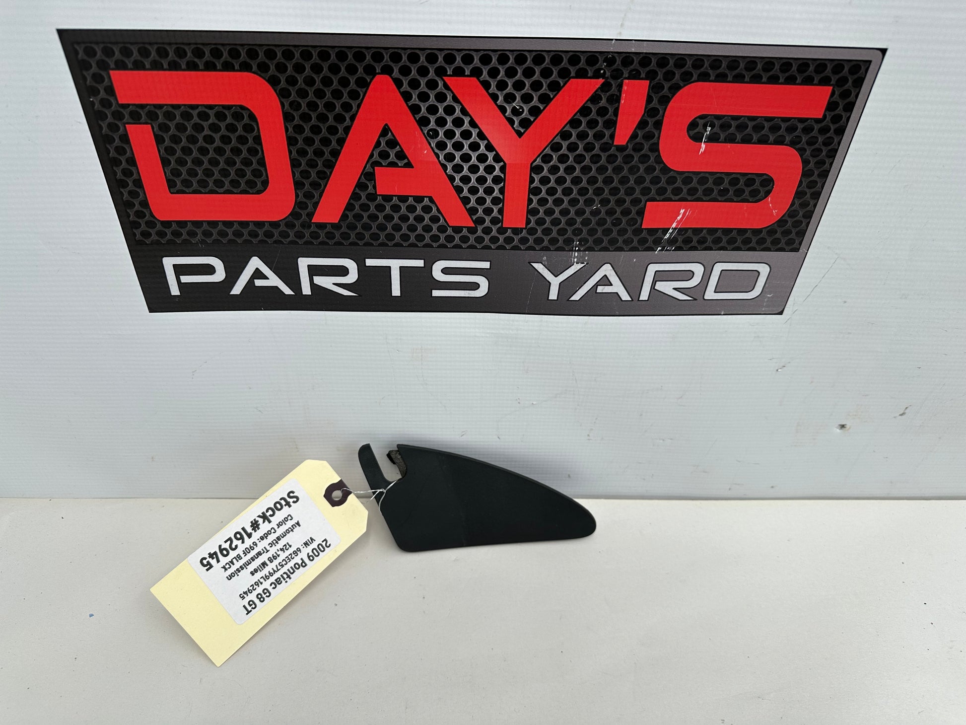 2009 Pontiac G8 GT RH Mirror Bolt Cover OEM - Day's Parts Yard