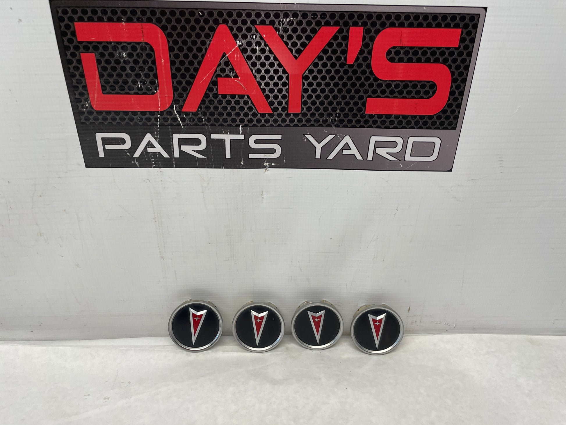 2005 Pontiac GTO Wheel Center Caps OEM - Day's Parts Yard