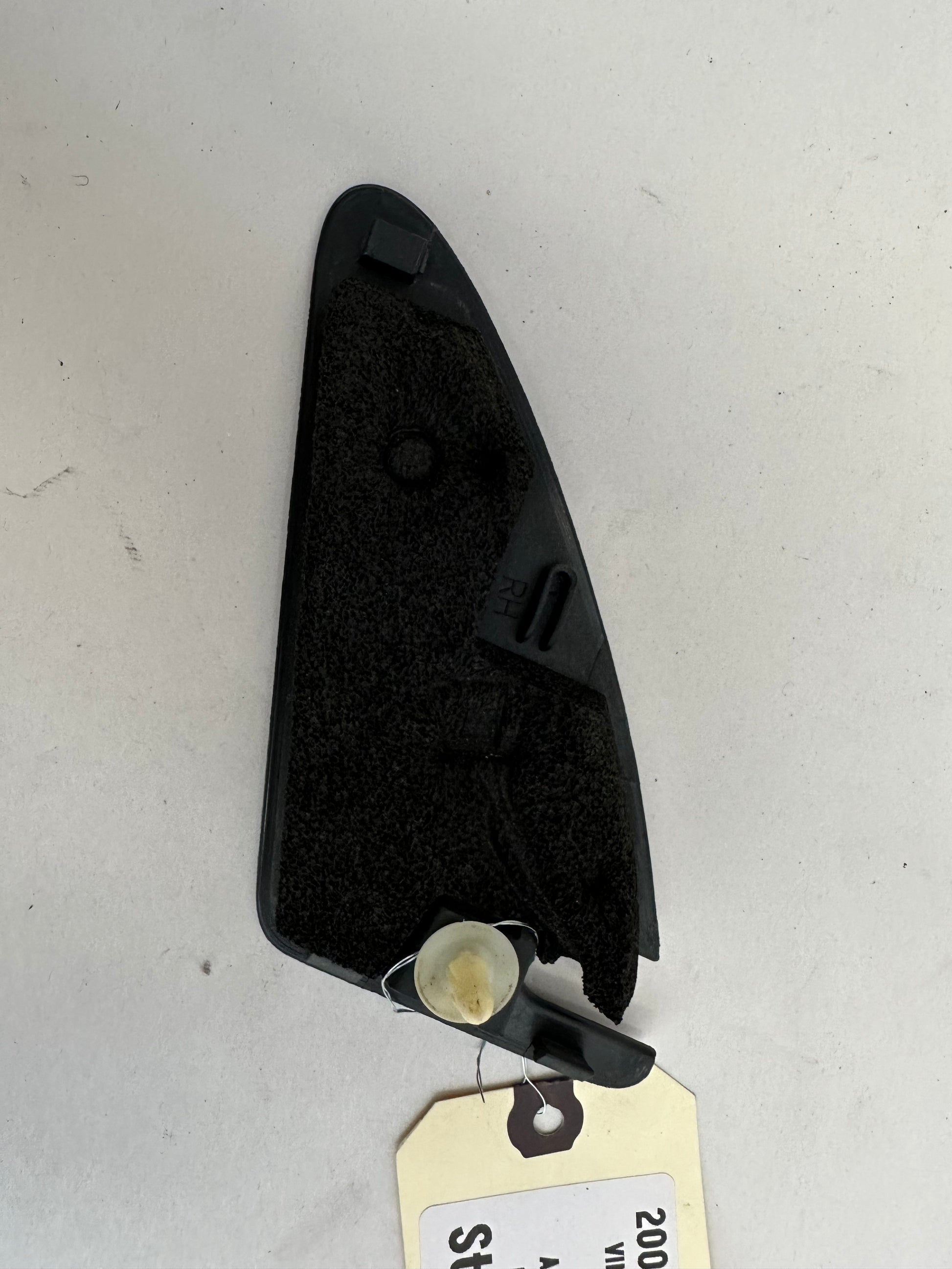 2009 Pontiac G8 GT RH Mirror Bolt Cover OEM - Day's Parts Yard