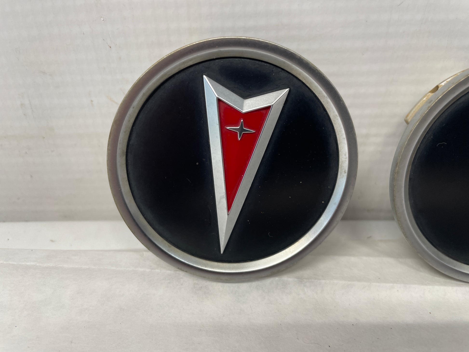 2005 Pontiac GTO Wheel Center Caps OEM - Day's Parts Yard