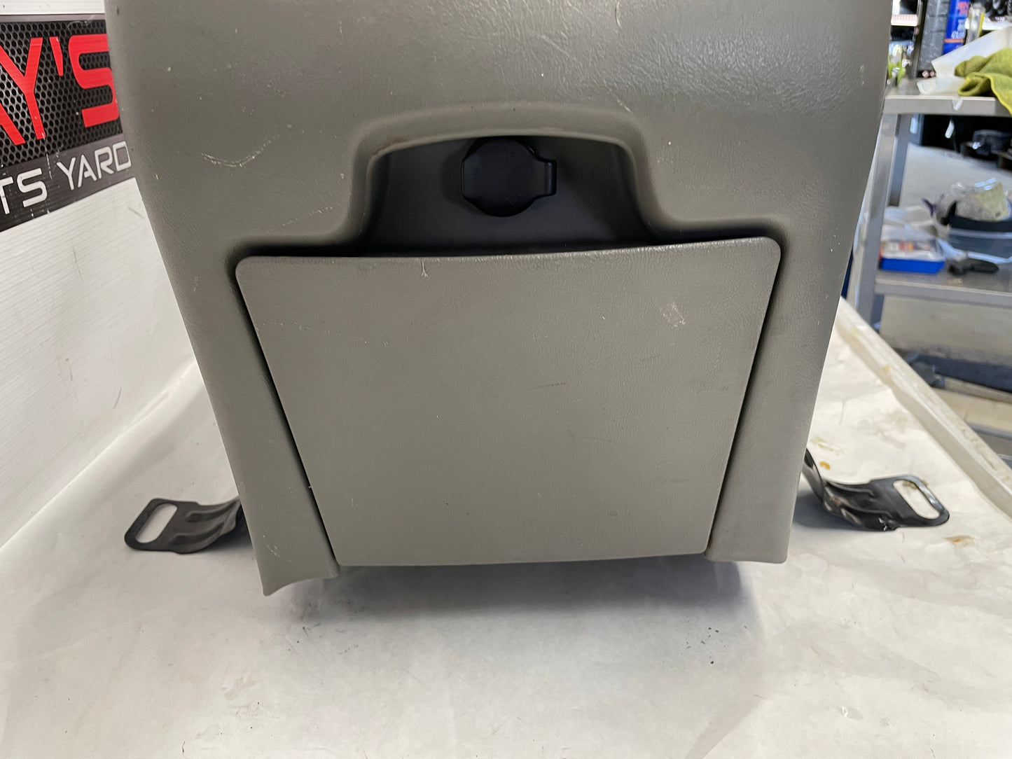 2003 Chevy Suburban Floor Center Console Arm Rest Assembly OEM - Day's Parts Yard