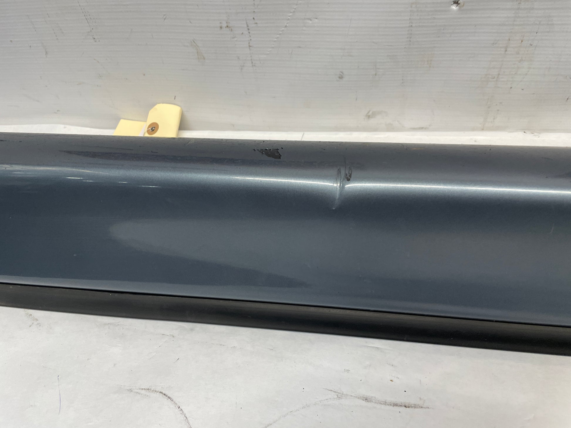 2006 Pontiac GTO RH Passenger Rocker Molding Side Skirt Panel OEM - Day's Parts Yard