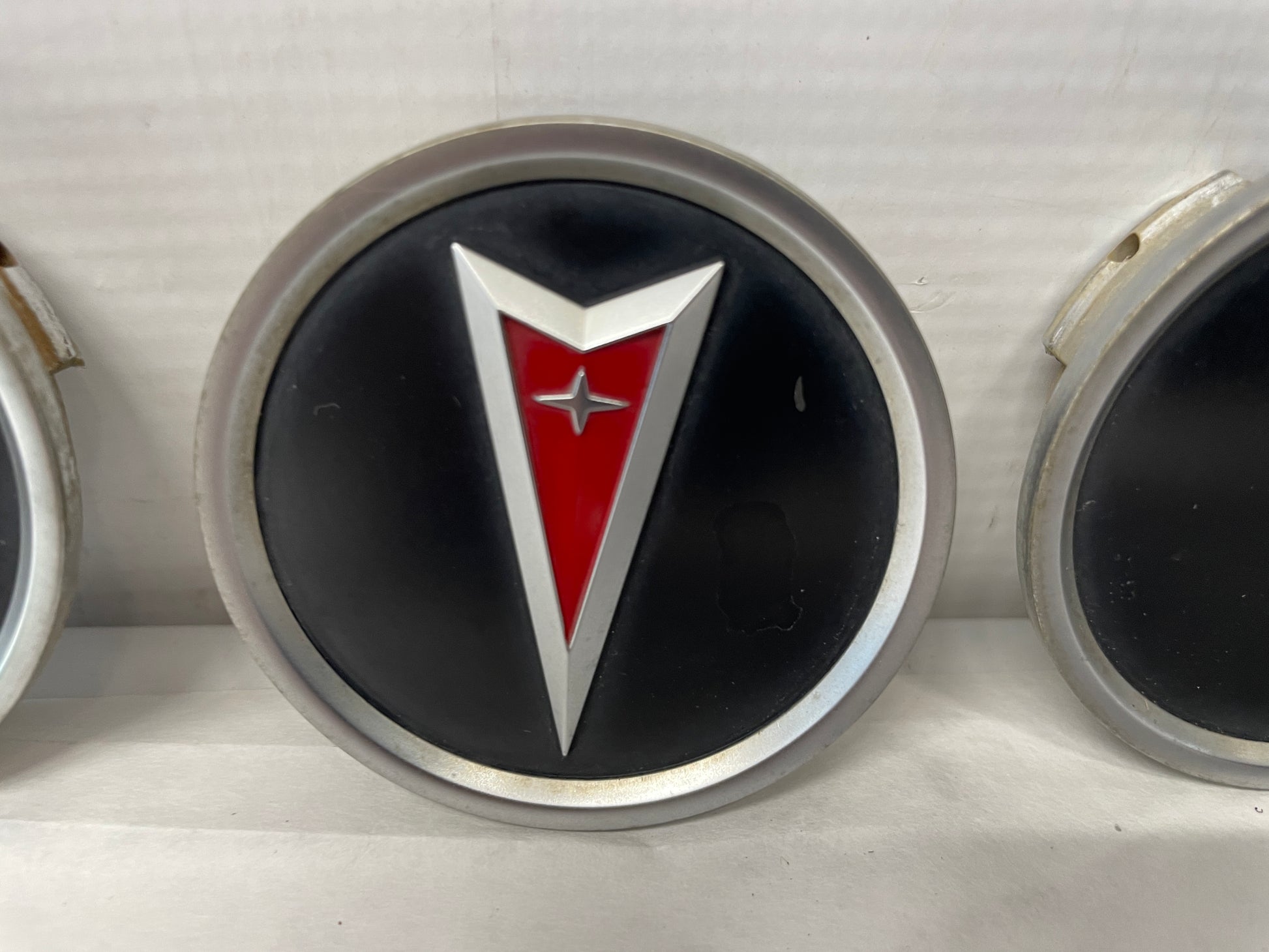 2005 Pontiac GTO Wheel Center Caps OEM - Day's Parts Yard