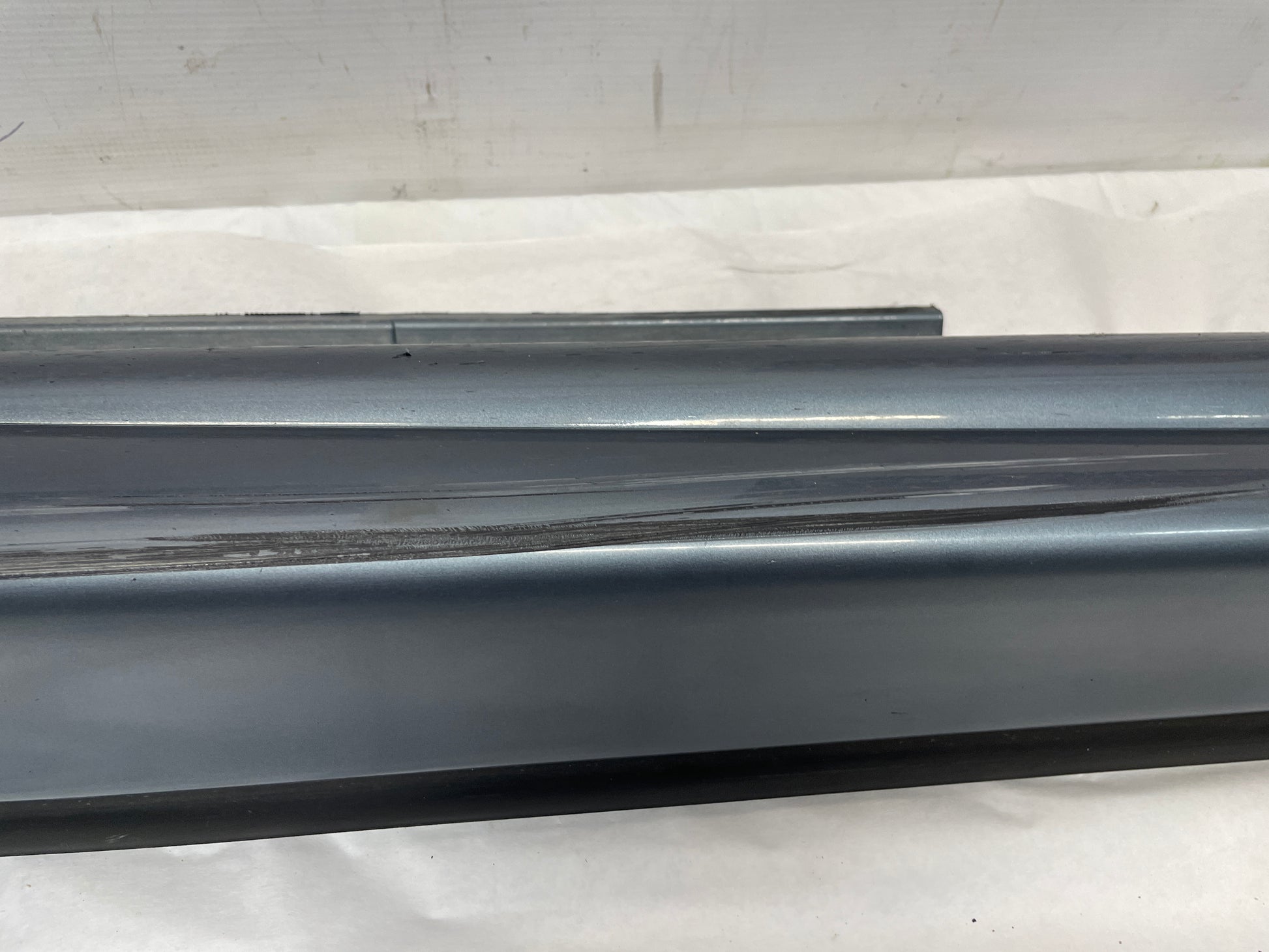 2006 Pontiac GTO RH Passenger Rocker Molding Side Skirt Panel OEM - Day's Parts Yard