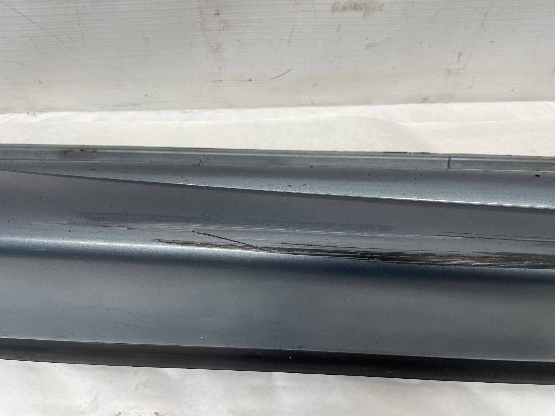 2006 Pontiac GTO RH Passenger Rocker Molding Side Skirt Panel OEM - Day's Parts Yard