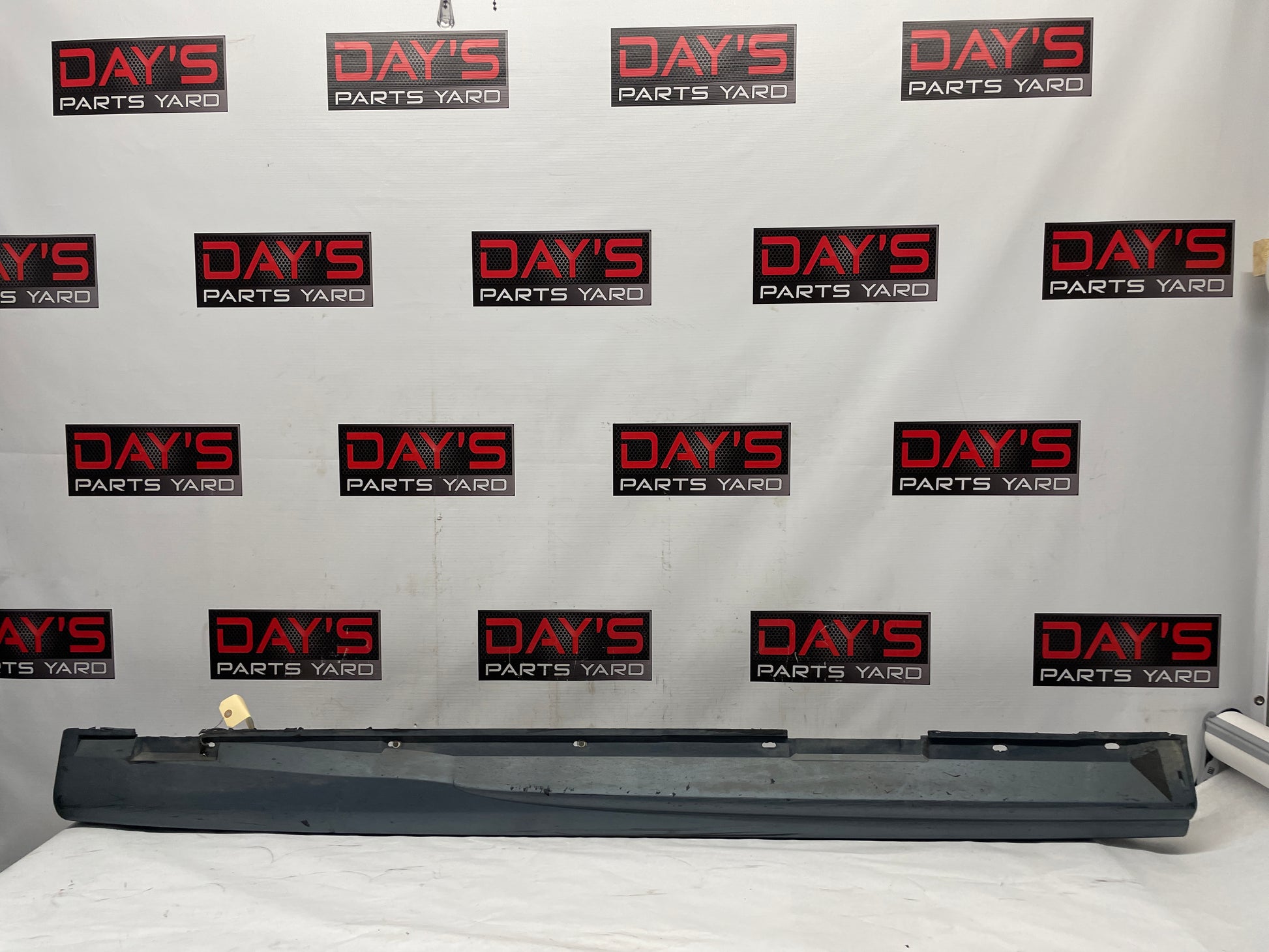 2006 Pontiac GTO RH Passenger Rocker Molding Side Skirt Panel OEM - Day's Parts Yard