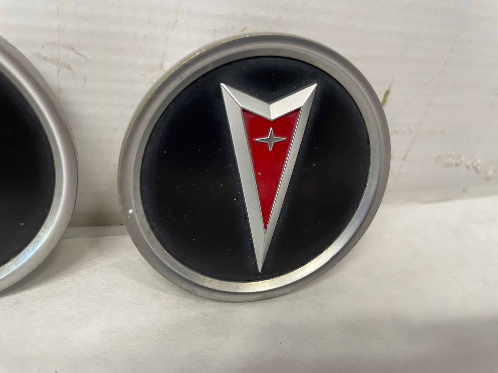 2005 Pontiac GTO Wheel Center Caps OEM - Day's Parts Yard