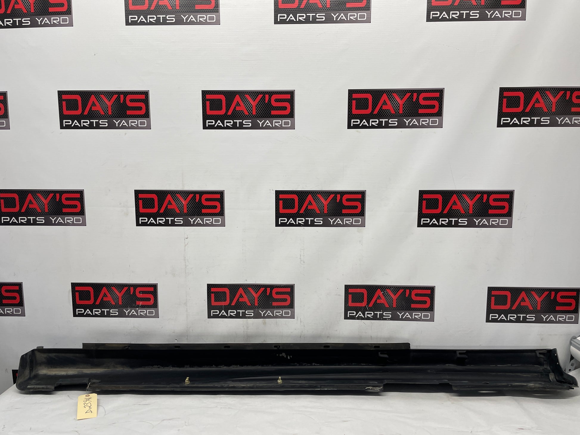 2006 Pontiac GTO RH Passenger Rocker Molding Side Skirt Panel OEM - Day's Parts Yard