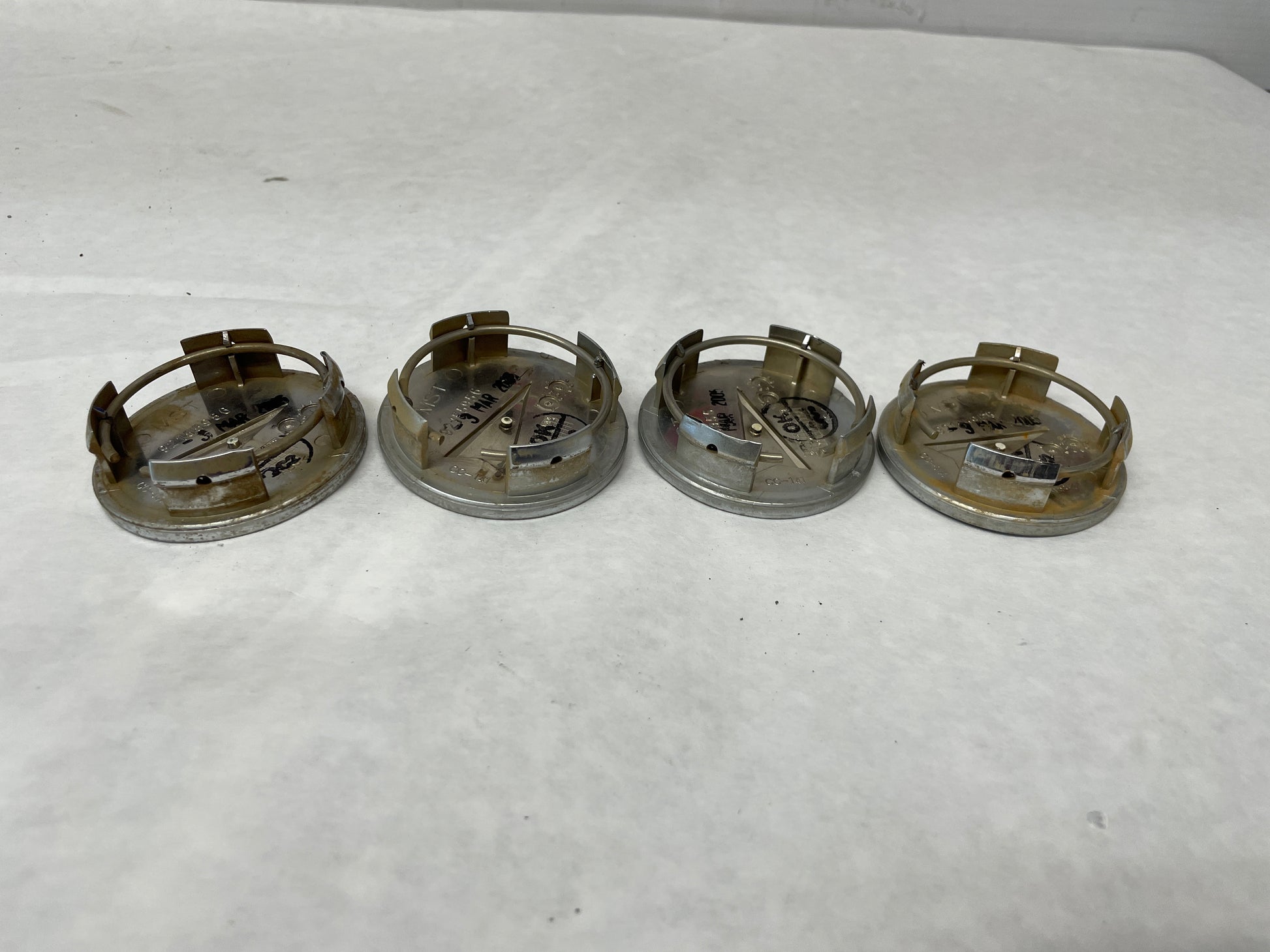 2005 Pontiac GTO Wheel Center Caps OEM - Day's Parts Yard