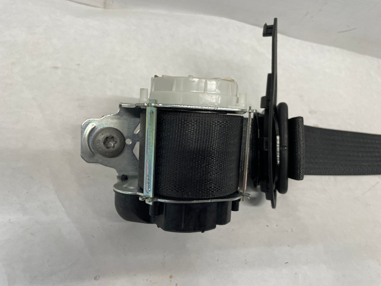 2017 Chevy Camaro SS RH Passenger Rear Seatbelt Retractor OEM