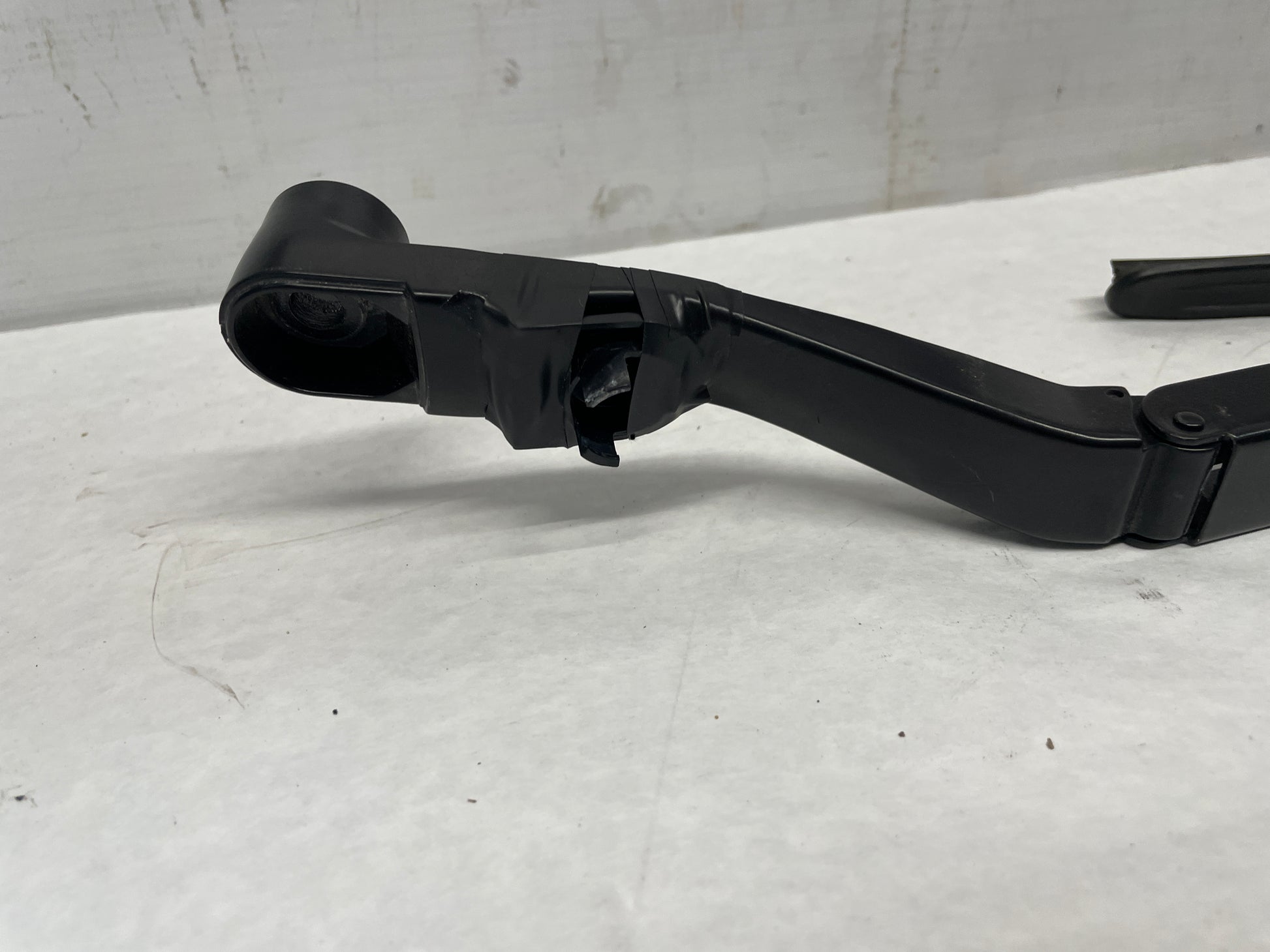 2013 Chevy Camaro ZL1 RH & LH Windshield Wiper Arms OEM - Day's Parts Yard