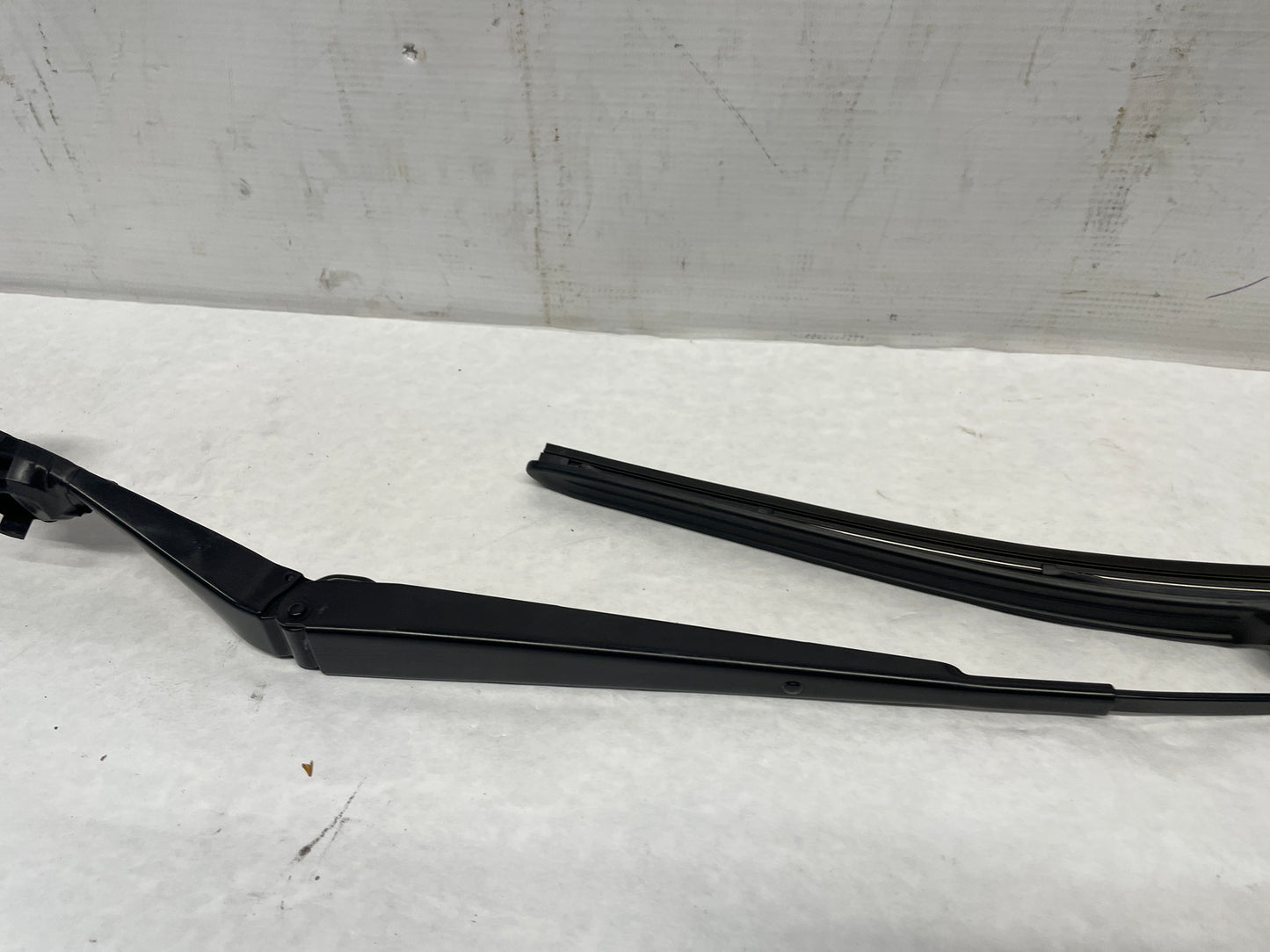 2013 Chevy Camaro ZL1 RH & LH Windshield Wiper Arms OEM - Day's Parts Yard