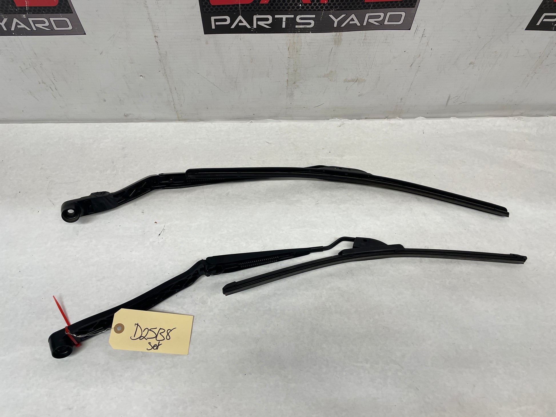 2013 Chevy Camaro ZL1 RH & LH Windshield Wiper Arms OEM - Day's Parts Yard