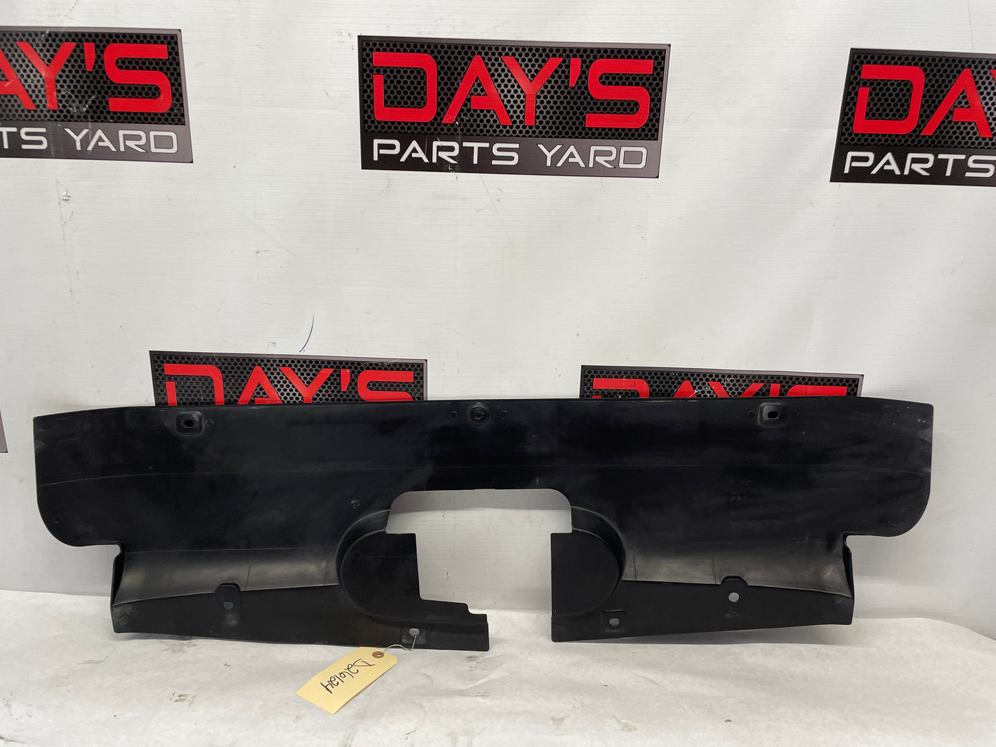 2005 Chevy Avalanche Radiator Upper Air Baffle Cover OEM - Day's Parts Yard