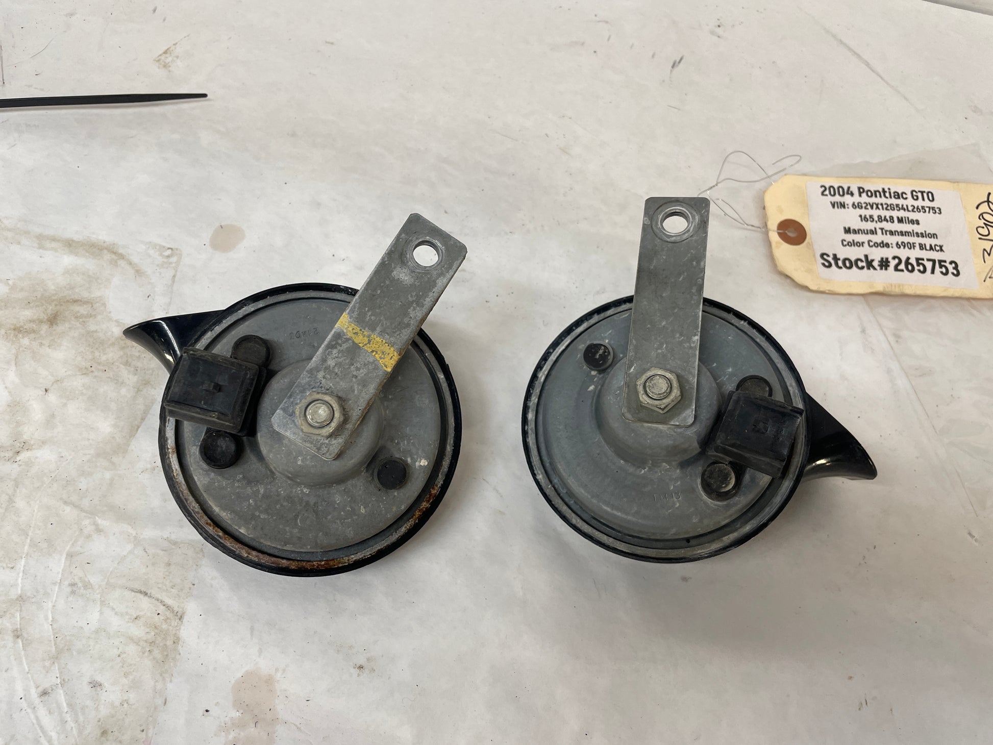 2004 Pontiac GTO Horn Set OEM - Day's Parts Yard