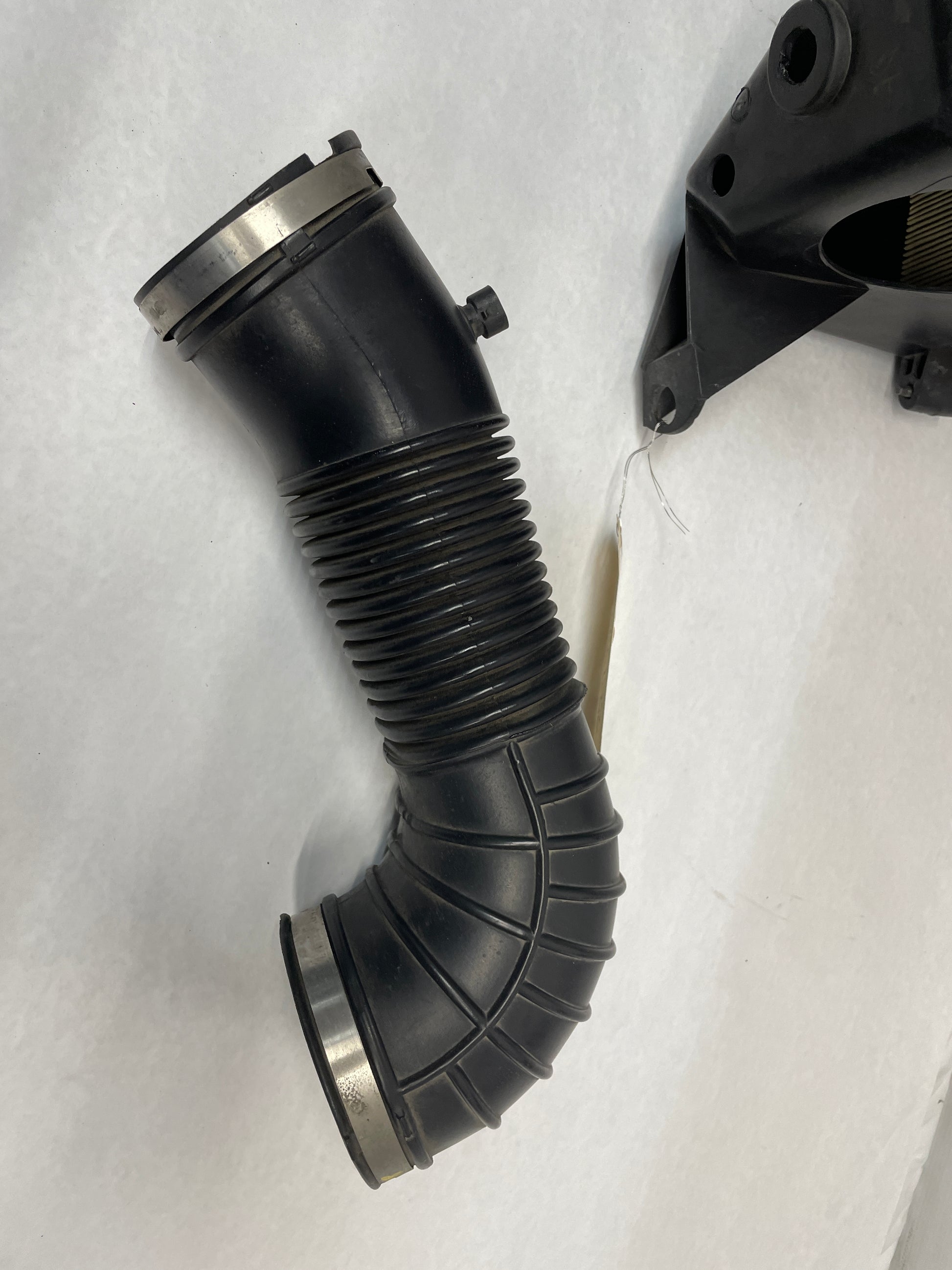 2004 Pontiac GTO Factory OEM Intake Air Box Assembly - Day's Parts Yard