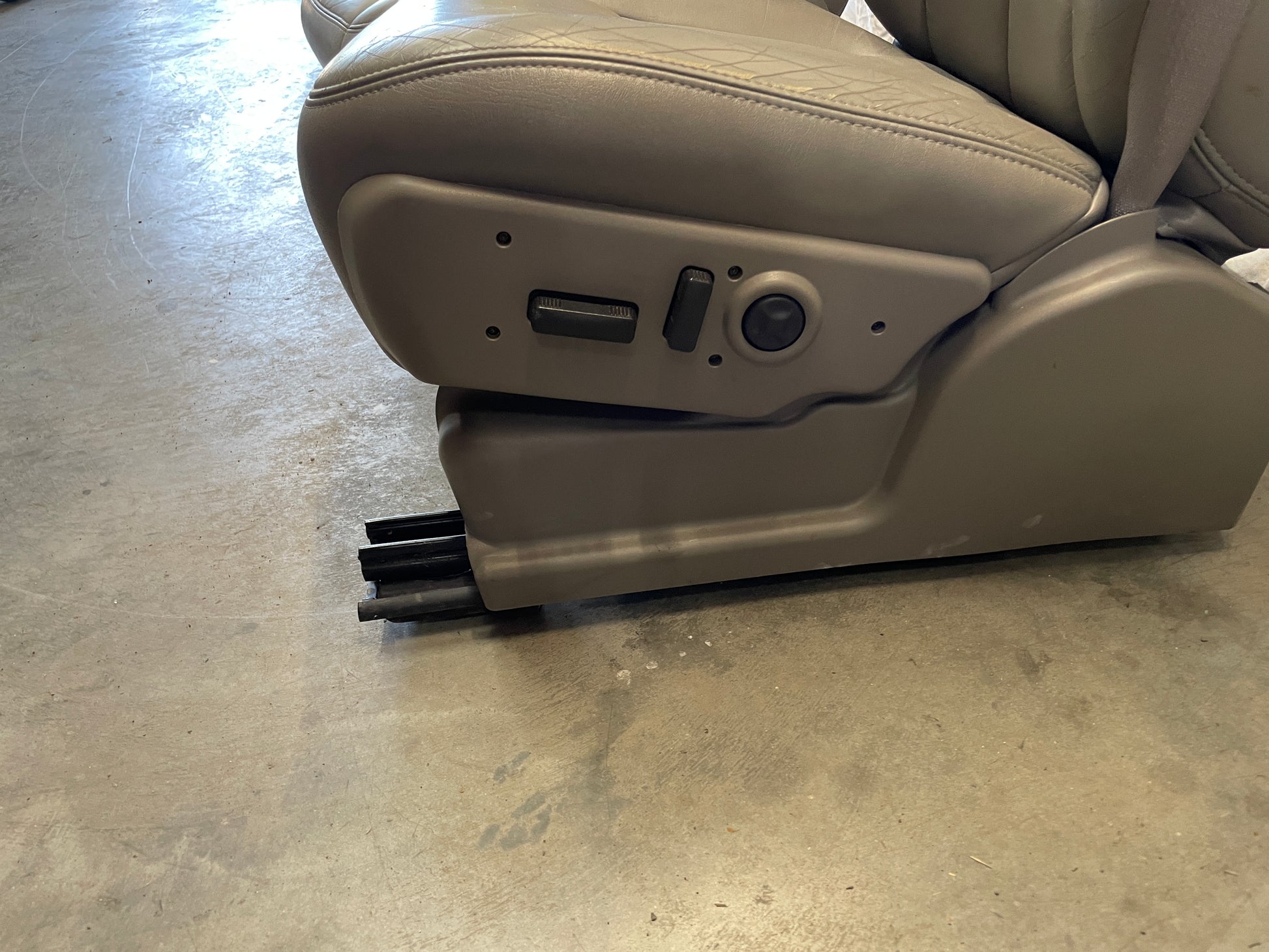 2005 Chevy Avalanche Seats Front and Rear Gray Grey Leather OEM - Day's Parts Yard