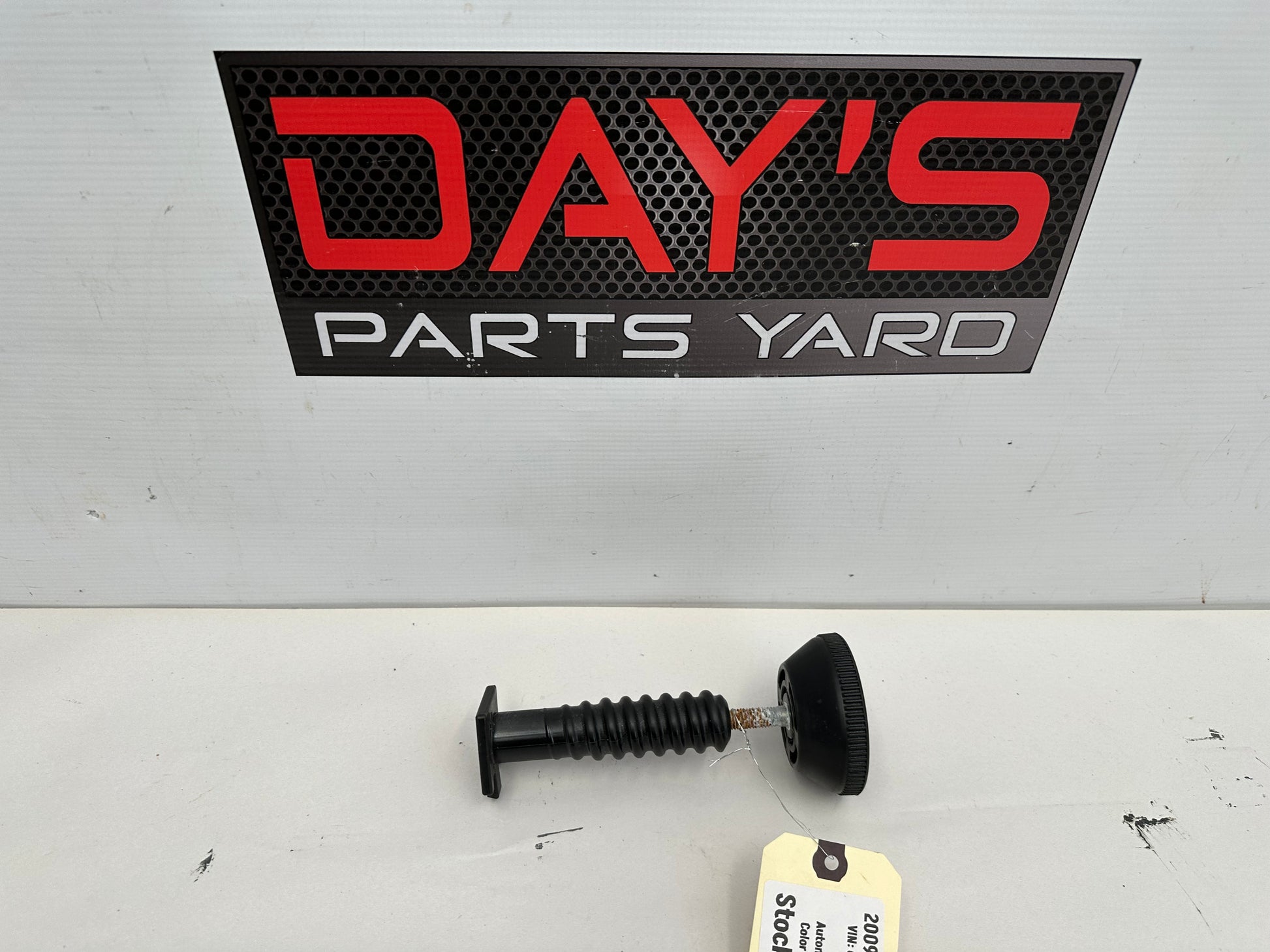 2009 Pontiac G8 GT Spare Wheel Stowage Retainer Nut Screw Bolt OEM - Day's Parts Yard