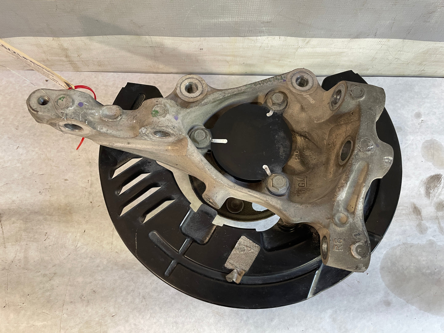 2022 Chevy Camaro ZL1 Front RH Passenger Spindle Knuckle Hub OEM - Day's Parts Yard