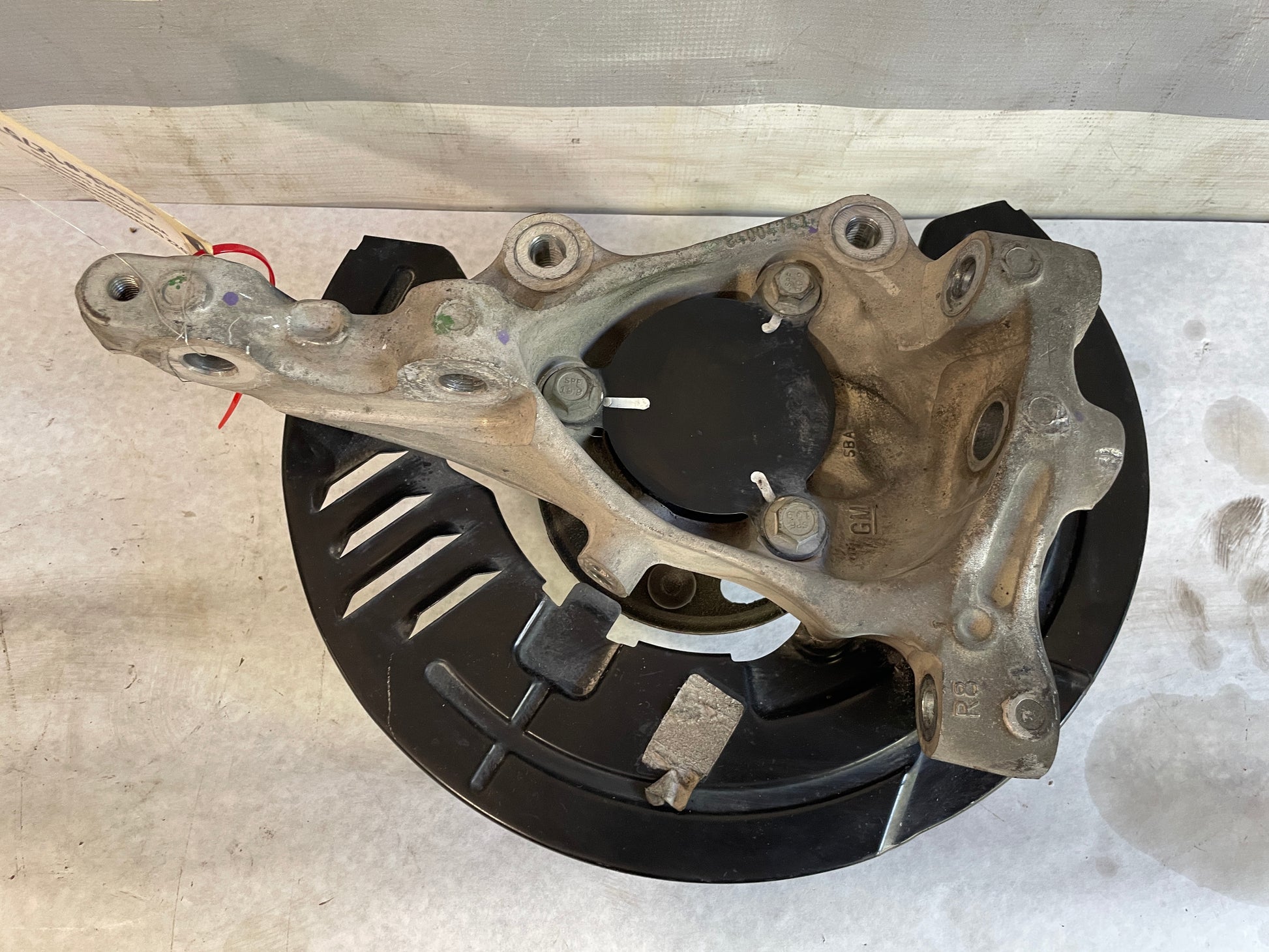 2022 Chevy Camaro ZL1 Front RH Passenger Spindle Knuckle Hub OEM - Day's Parts Yard
