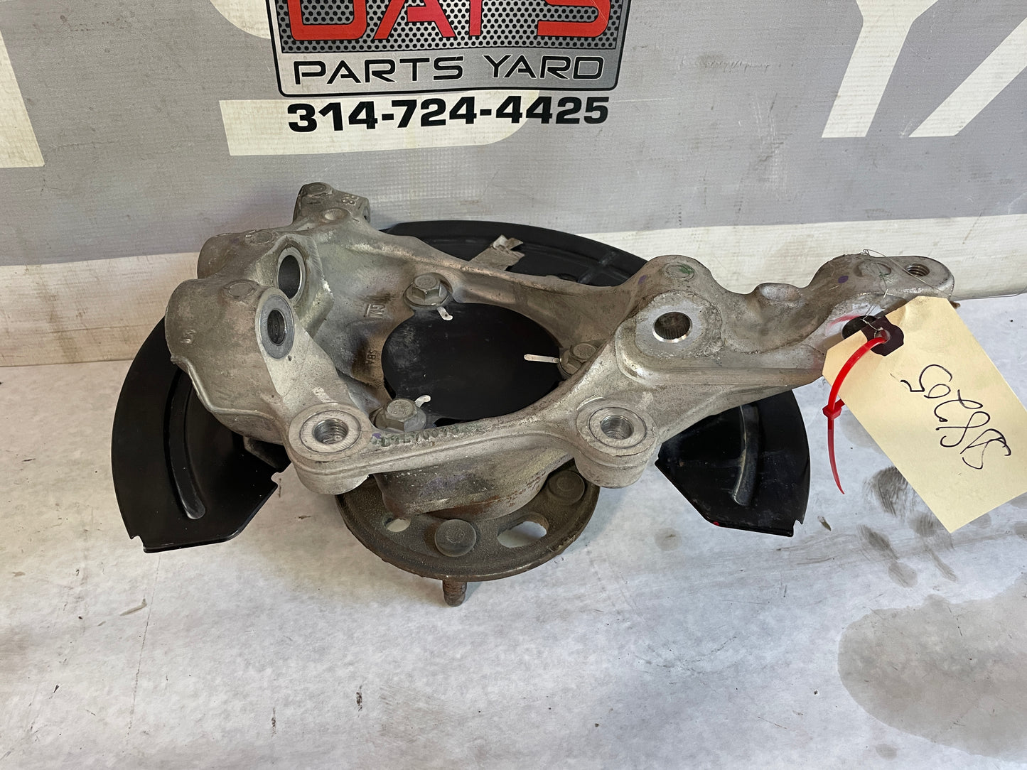 2022 Chevy Camaro ZL1 Front RH Passenger Spindle Knuckle Hub OEM - Day's Parts Yard
