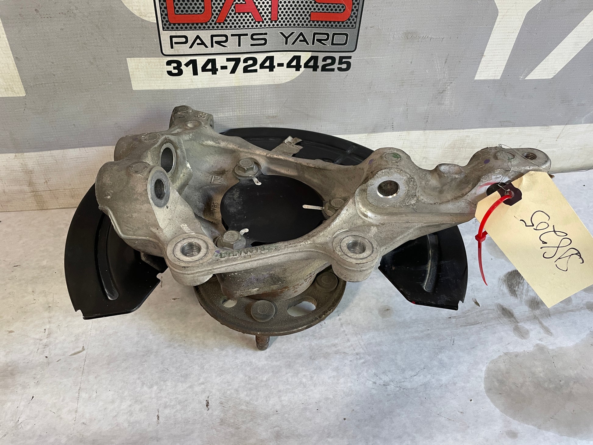2022 Chevy Camaro ZL1 Front RH Passenger Spindle Knuckle Hub OEM - Day's Parts Yard