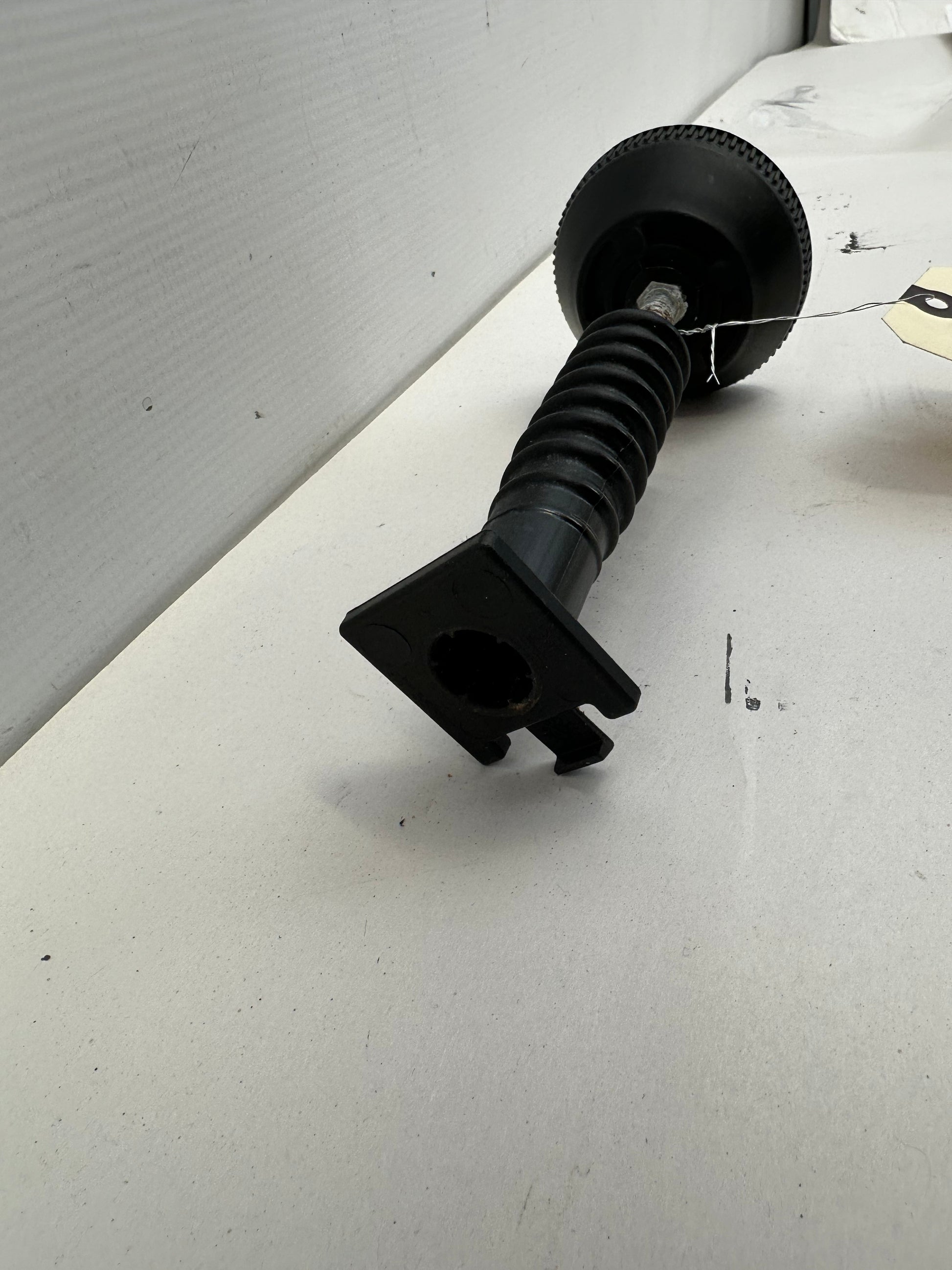 2009 Pontiac G8 GT Spare Wheel Stowage Retainer Nut Screw Bolt OEM - Day's Parts Yard