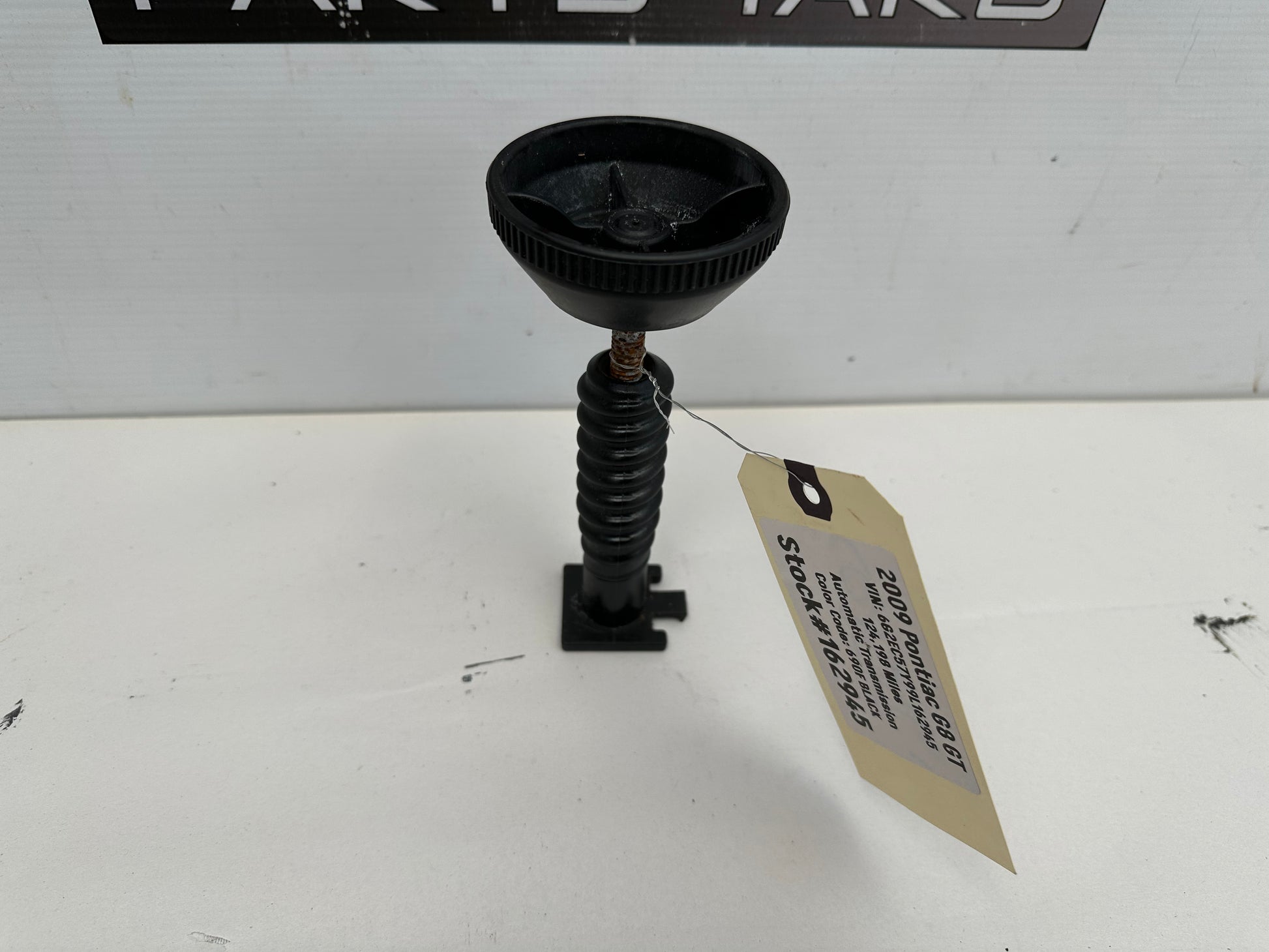 2009 Pontiac G8 GT Spare Wheel Stowage Retainer Nut Screw Bolt OEM - Day's Parts Yard