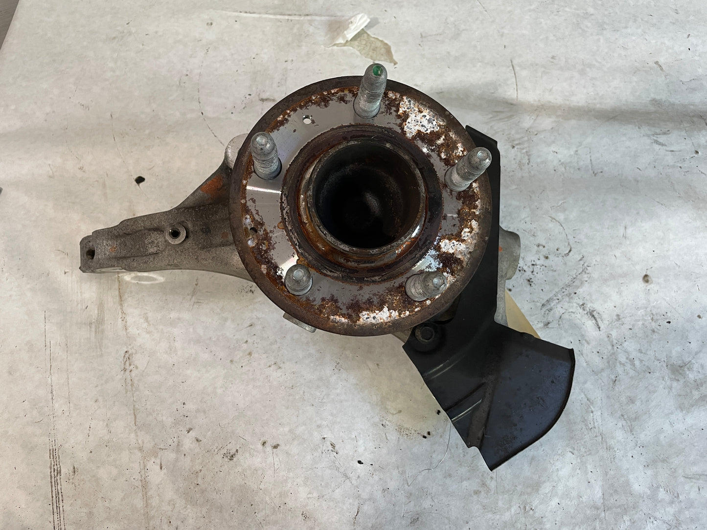 2018 Chevy Camaro ZL1 Front LH Driver Spindle Knuckle Hub OEM - Day's Parts Yard