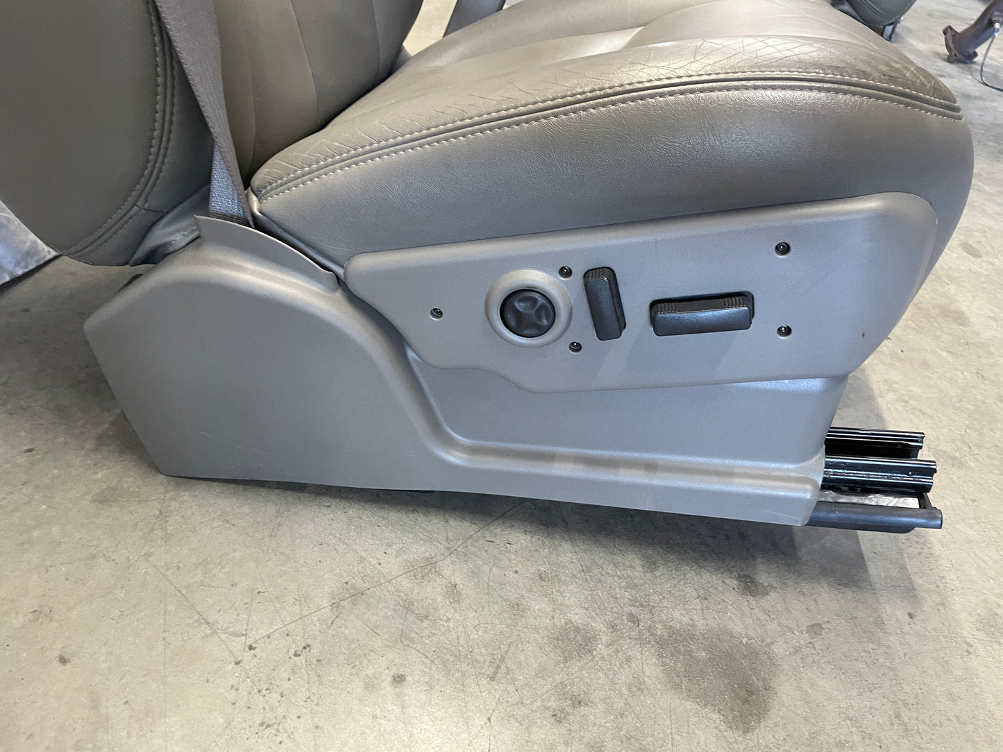 2005 Chevy Avalanche Seats Front and Rear Gray Grey Leather OEM - Day's Parts Yard