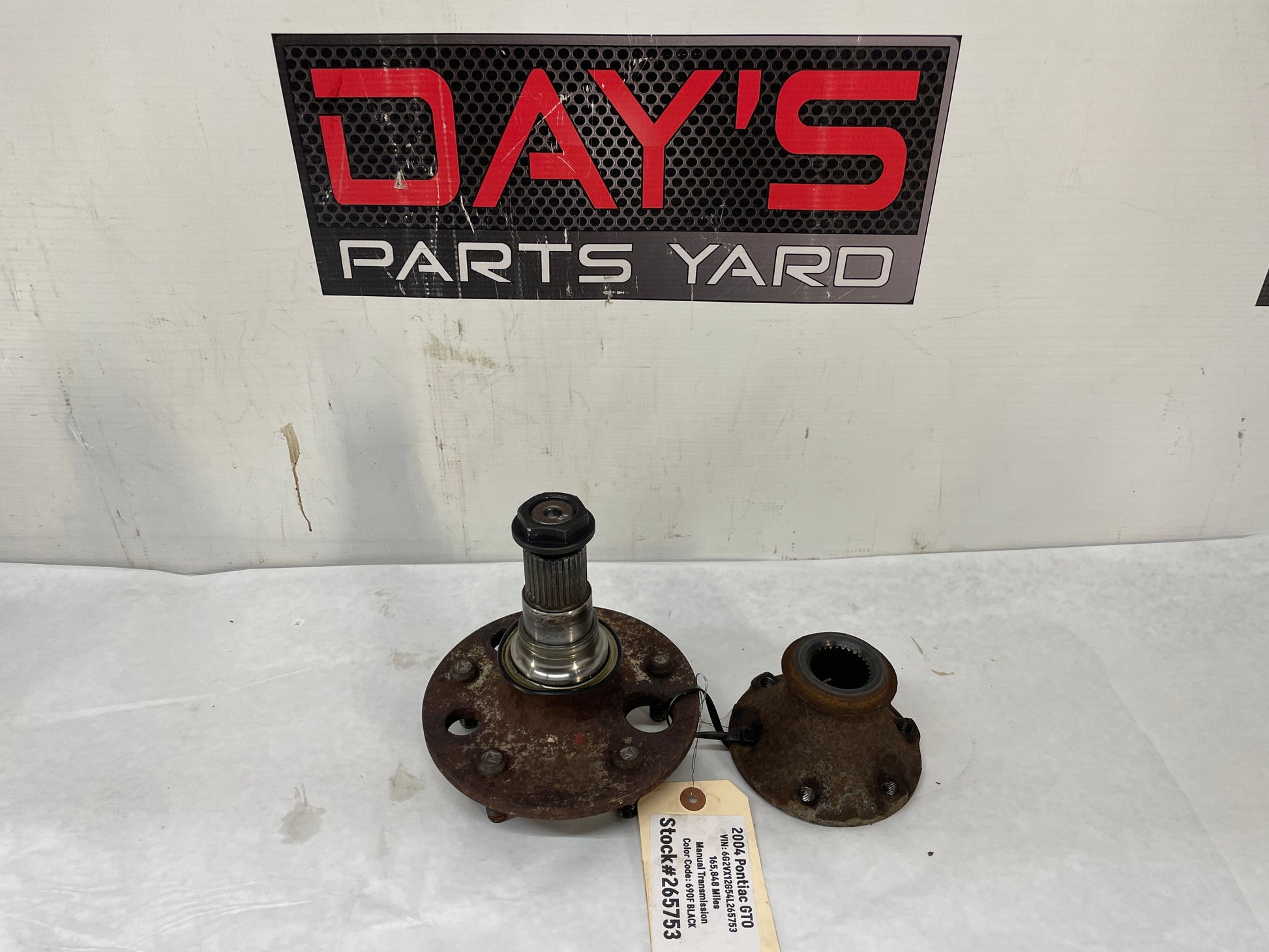 2004 Pontiac GTO LH Driver Rear Wheel Axle Flange Hub OEM - Day's Parts Yard