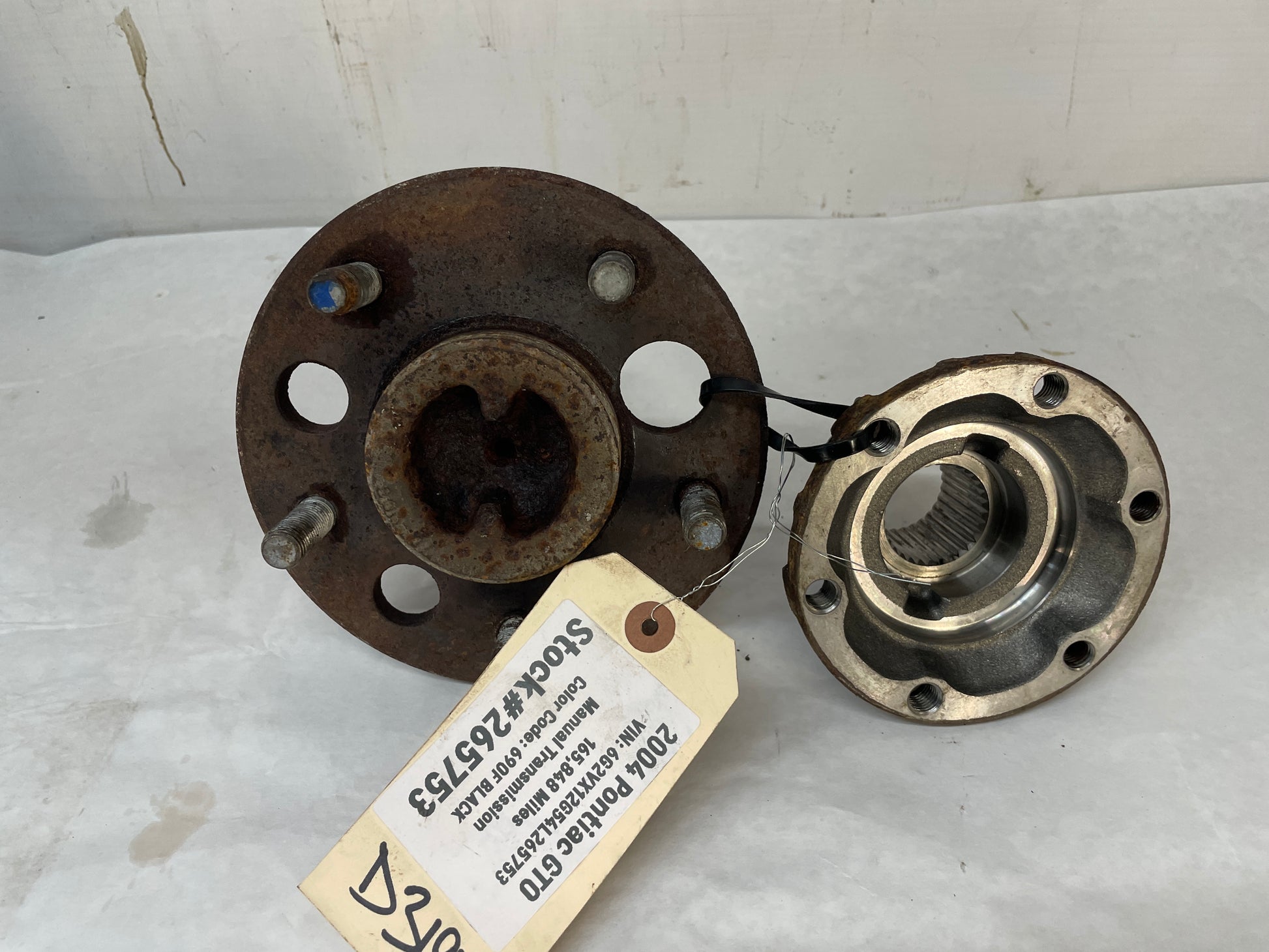 2004 Pontiac GTO LH Driver Rear Wheel Axle Flange Hub OEM - Day's Parts Yard