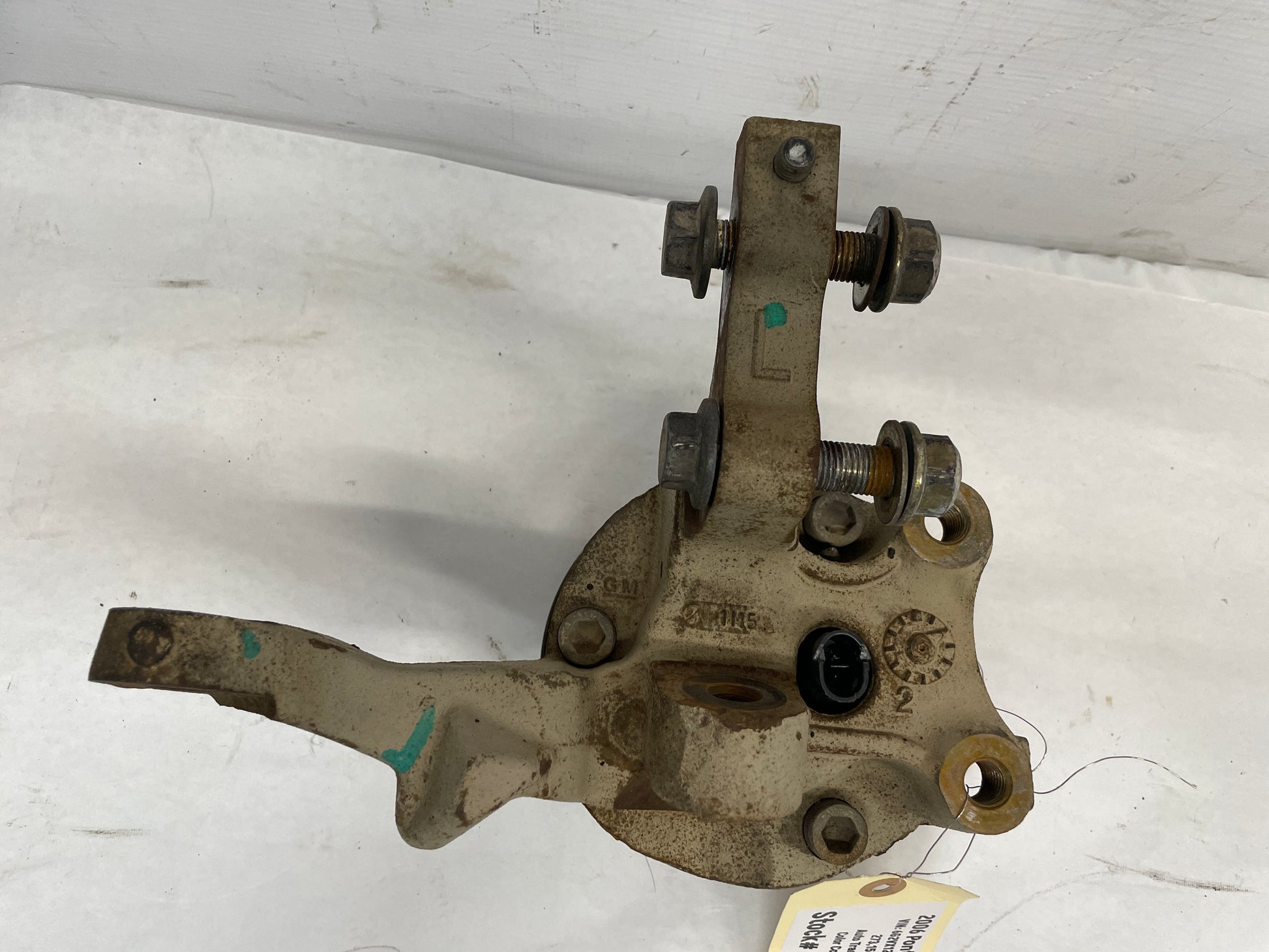 2006 Pontiac GTO LH Driver Front Suspension Spindle Hub Knuckle Assembly OEM - Day's Parts Yard
