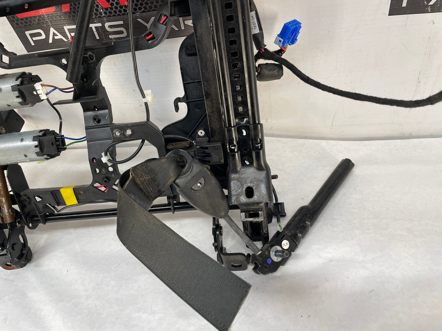 2013 Chevy Caprice PPV LH Driver Front Seat Track Electric Frame Adjuster Motor Assembly OEM - Day's Parts Yard
