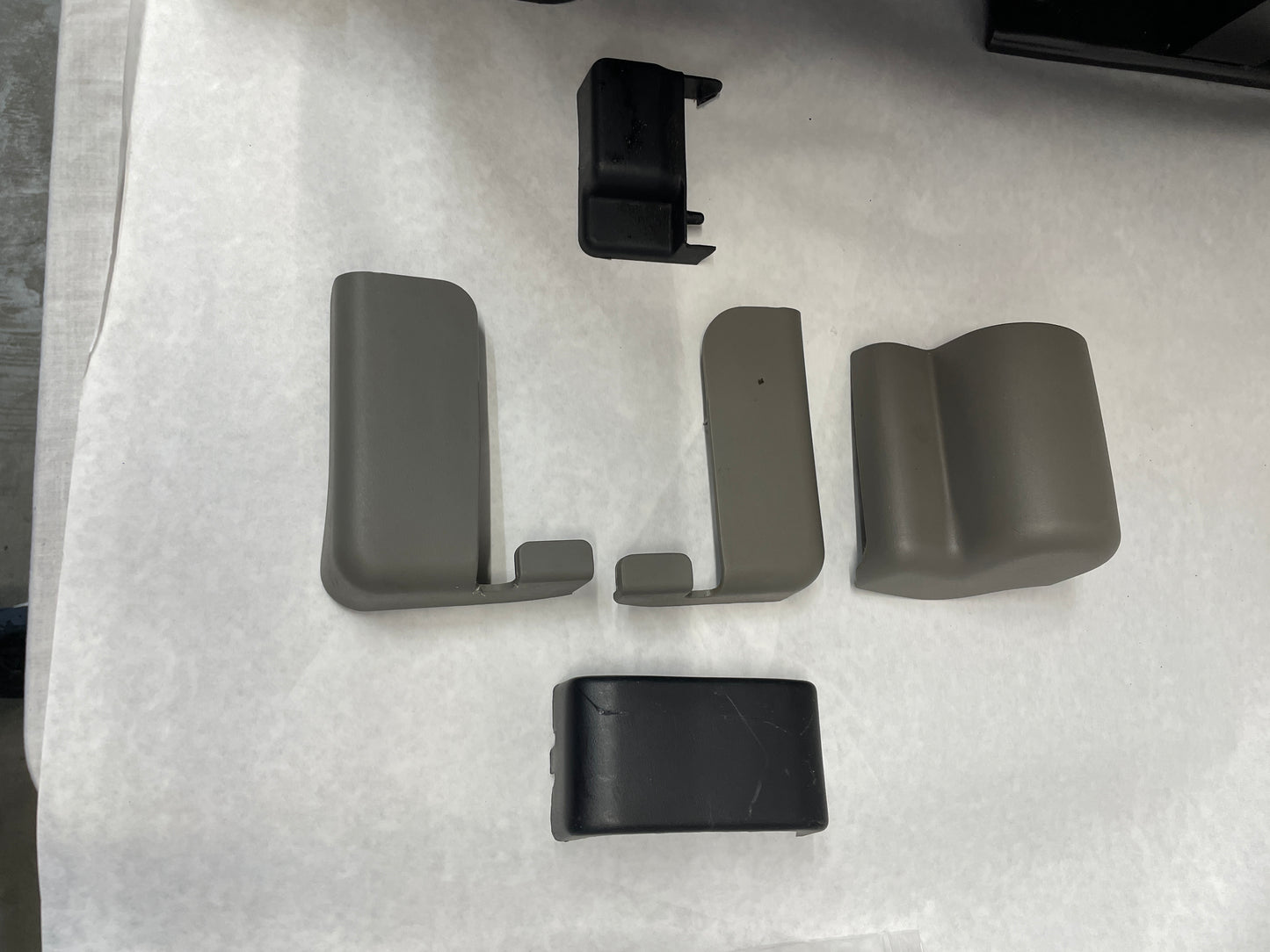 2005 Chevy Avalanche Seats Front and Rear Gray Grey Leather OEM - Day's Parts Yard