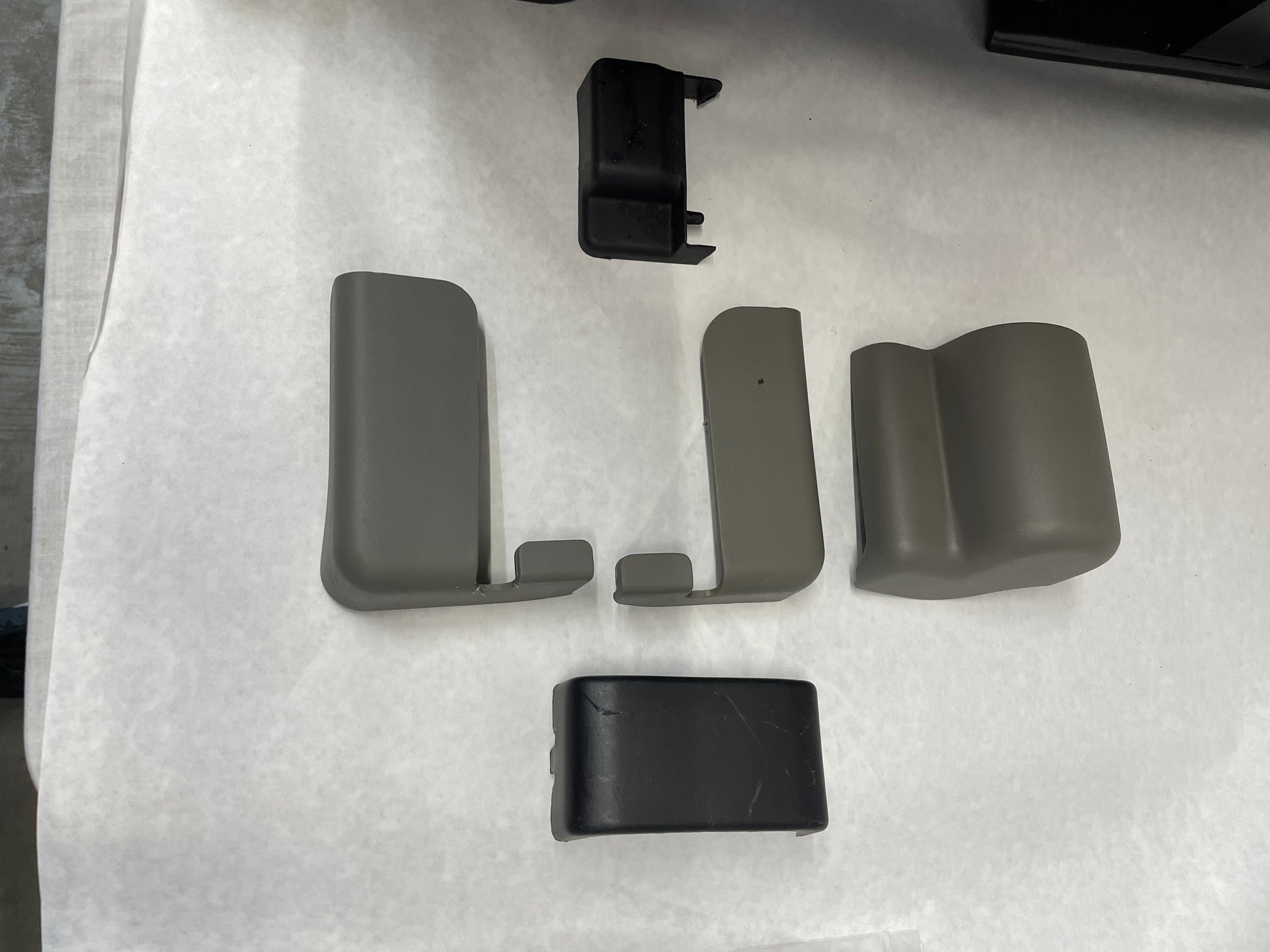 2005 Chevy Avalanche Seats Front and Rear Gray Grey Leather OEM - Day's Parts Yard