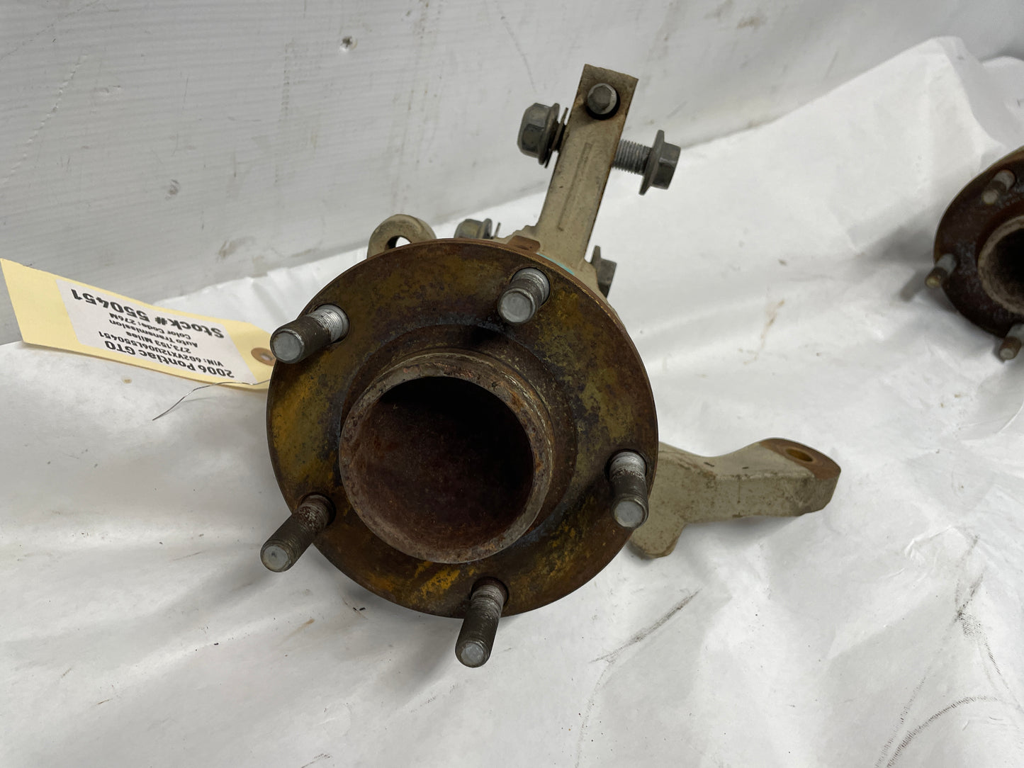 2006 Pontiac GTO LH Driver Front Suspension Spindle Hub Knuckle Assembly OEM - Day's Parts Yard