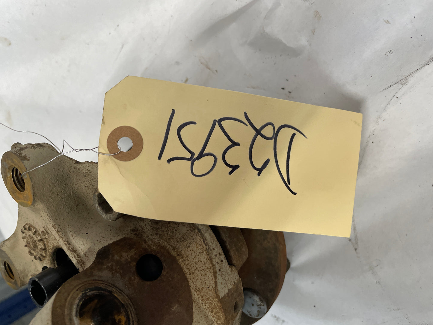 2006 Pontiac GTO LH Driver Front Suspension Spindle Hub Knuckle Assembly OEM - Day's Parts Yard